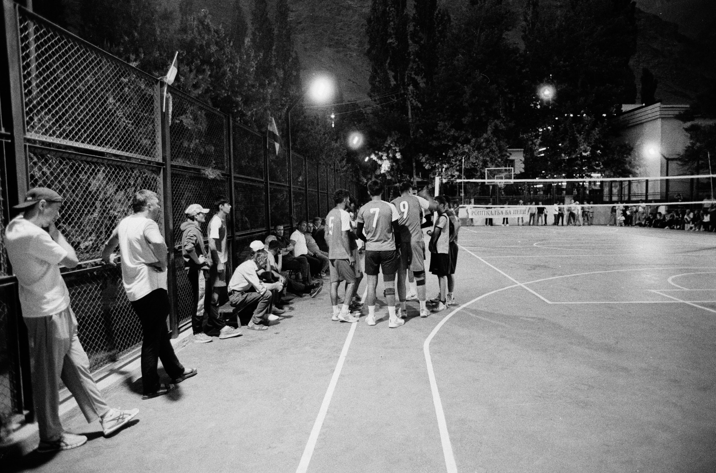 Dans les villages tadjiks, le volley occupe une place très importante dans la vie quotidienne. Ici, à Khorog, on entend à travers toute la ville les cris des supporters.