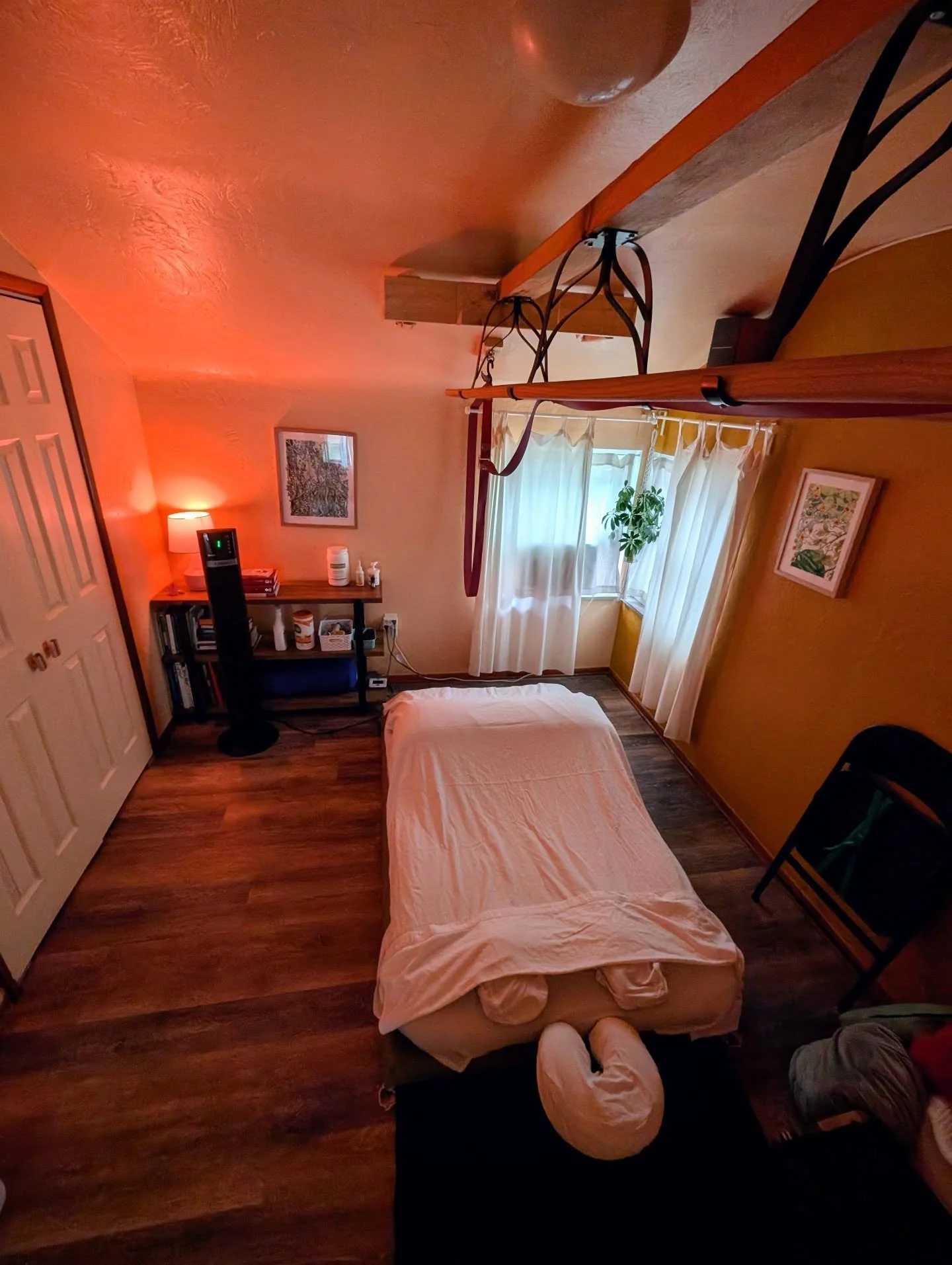 Gloomy days are the best massage days 💜