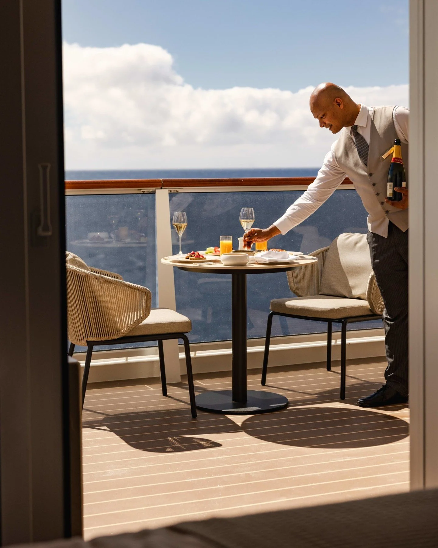 Maybe the best meals aren&rsquo;t in a restaurant at all.
Enjoy 24/7 dining directly from your suite or private terrace, at any time of day on board Explora Journeys. 

Whether it&rsquo;s brunch with a view or a late dinner without leaving your bed, 