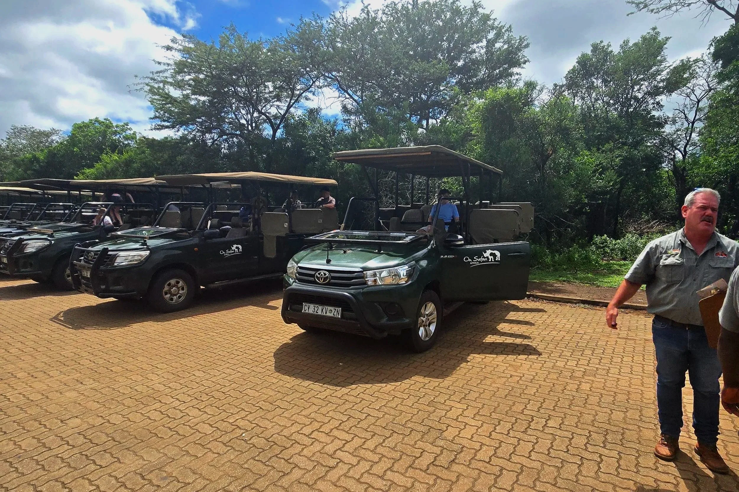 Safari vehicles entering Hluhluwe-iMfolozi Park at sunrise, KwaZulu-Natal