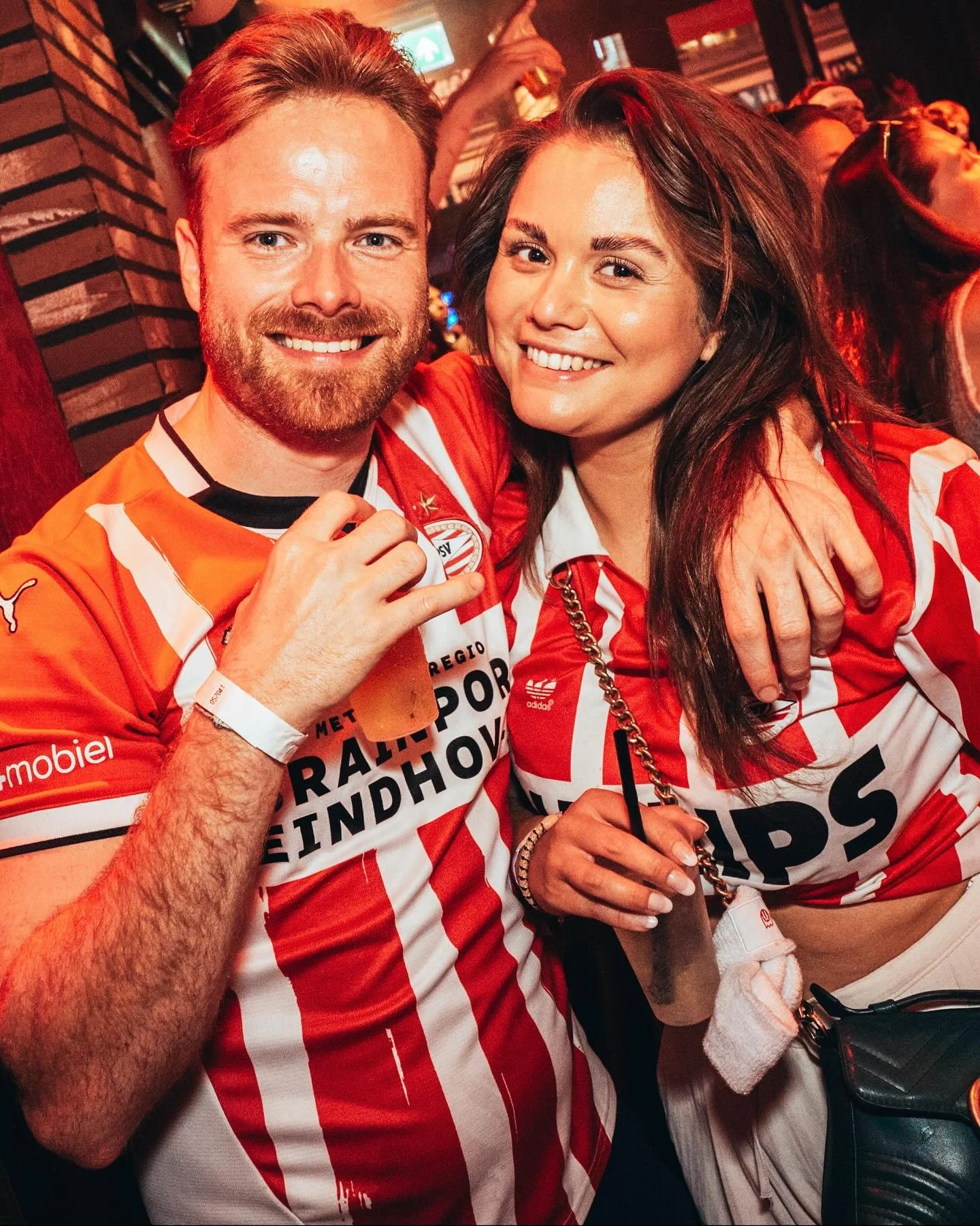 ⚽️ 𝑺𝒖𝒑𝒆𝒓 𝒁𝒂𝒕𝒆𝒓𝒅𝒂𝒈! Vorige week voor, tijdens én na 𝑷𝑺𝑽 was er eentje voor in de boeken 🍻 Vandaag een nieuwe (speel)ronde – Telstar komt naar Eindhoven en wij zijn er weer helemaal klaar voor!
⚽ Deuren open: 17.00
⏰ Aftr