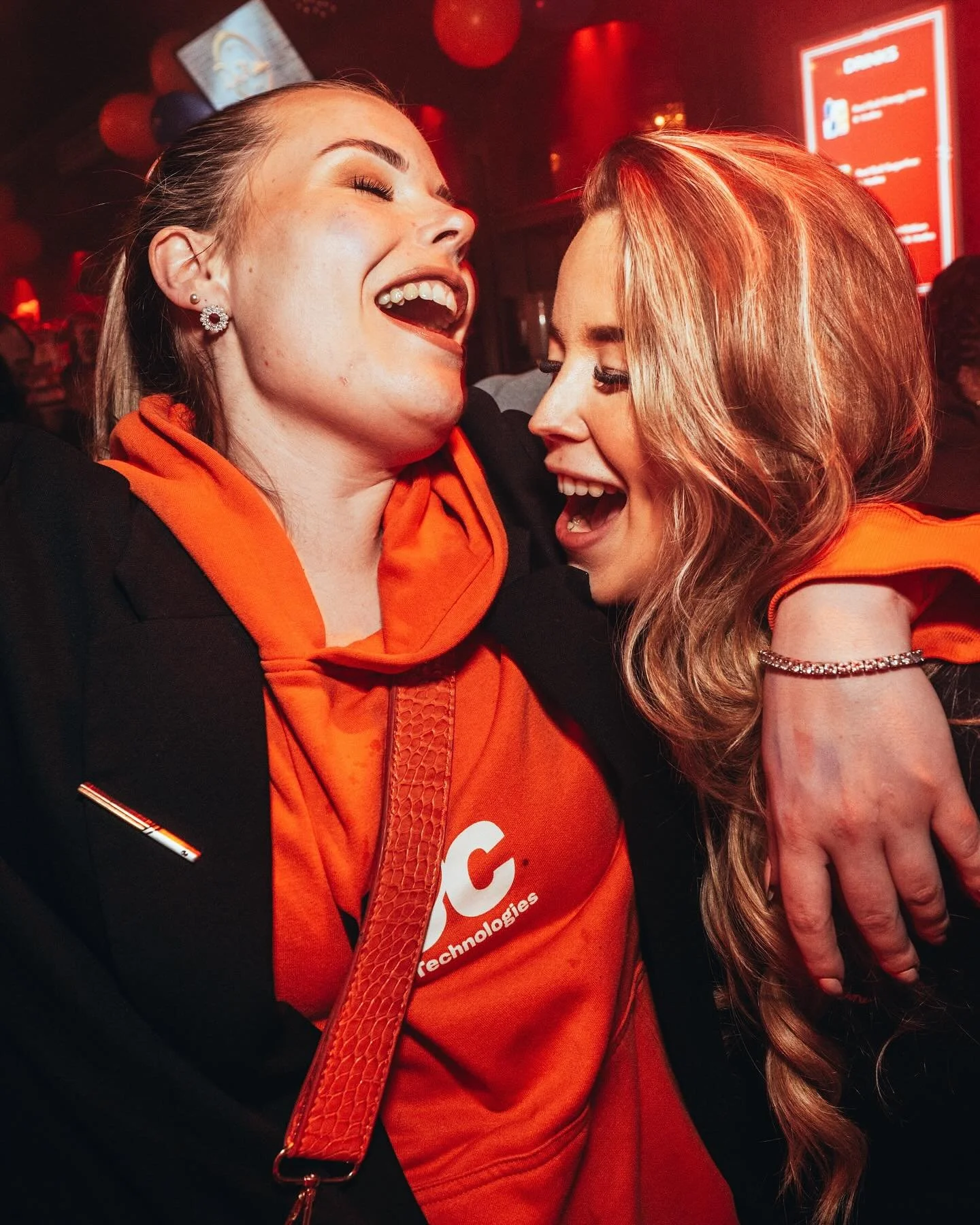 🦁🇳🇱 𝑶𝒏𝒔 𝑶𝒓𝒂𝒏𝒋𝒆 on tour! Vandaag reist het Nederlands elftal af naar Litouwen en jij kijkt natuurlijk mee bij ons. ⚽
☀️ Buiten in de zon óf binnen op grote schermen
⏰ Deuren open: 17.30
⚽ Aftrap: 18.00
🎉 Afterparty: tot diep in de