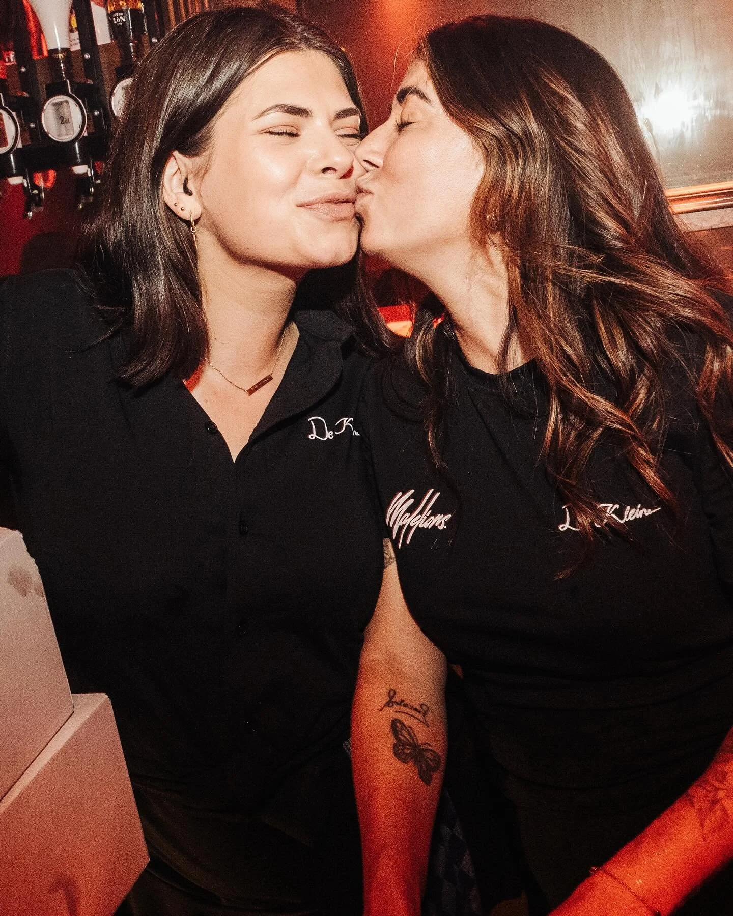 𝑾𝒂𝒕. 𝑬𝒆𝒏. 𝑾𝒆𝒆𝒌!🍻
Vanavond trappen we af met 𝑲𝒍𝒆𝒊𝒏𝒕𝒋𝒆 𝑾𝒆𝒆𝒌𝒃𝒓𝒆𝒌𝒆𝒓 met Anne 🎶 Zaterdag kijk je 𝑵𝑬𝑪 – 𝑷𝑺𝑽 live bij ons & maak je kans op 𝟮 𝘁𝗶𝗰𝗸𝗲𝘁𝘀 voor 𝗭𝗼𝗻𝗴𝗲𝗻𝗼𝘁𝗲𝗻 𝗙𝗲𝘀𝘁𝗶𝘃𝗮𝗹 als je de