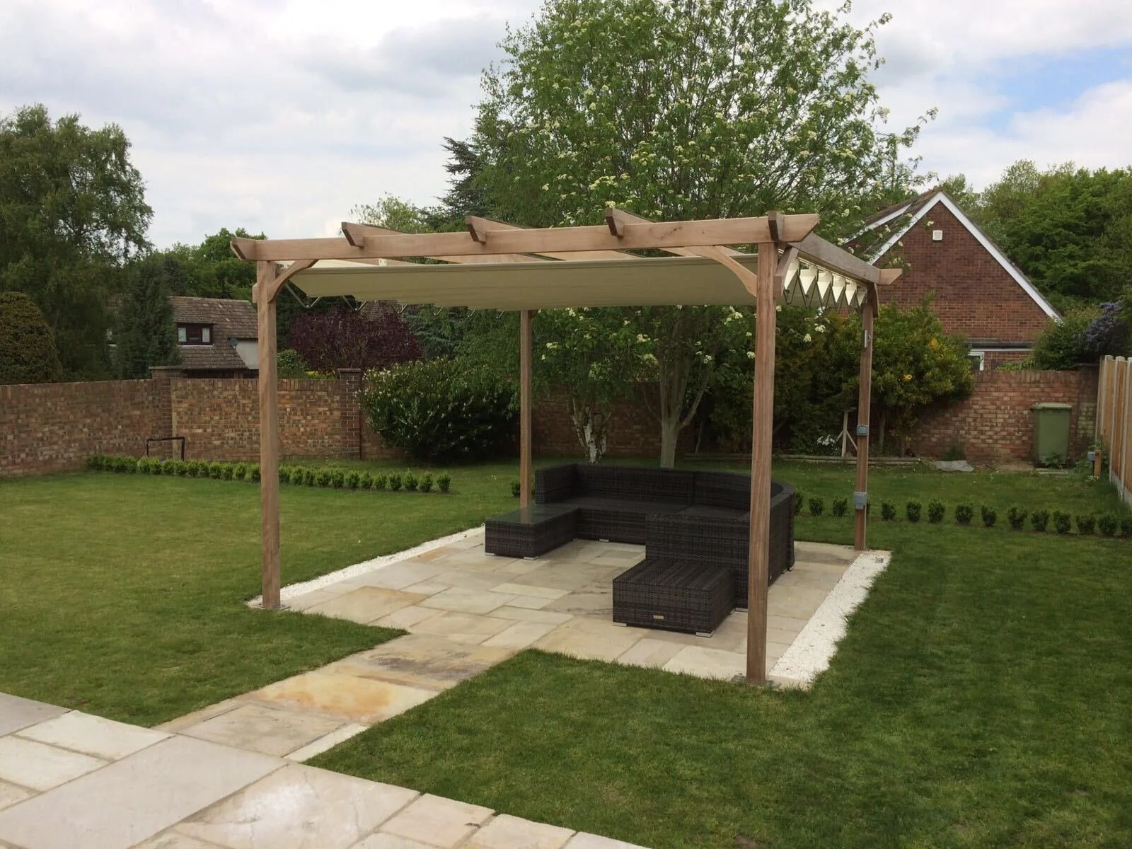Isola-Fly-Pavilion-Essex-1.jpg