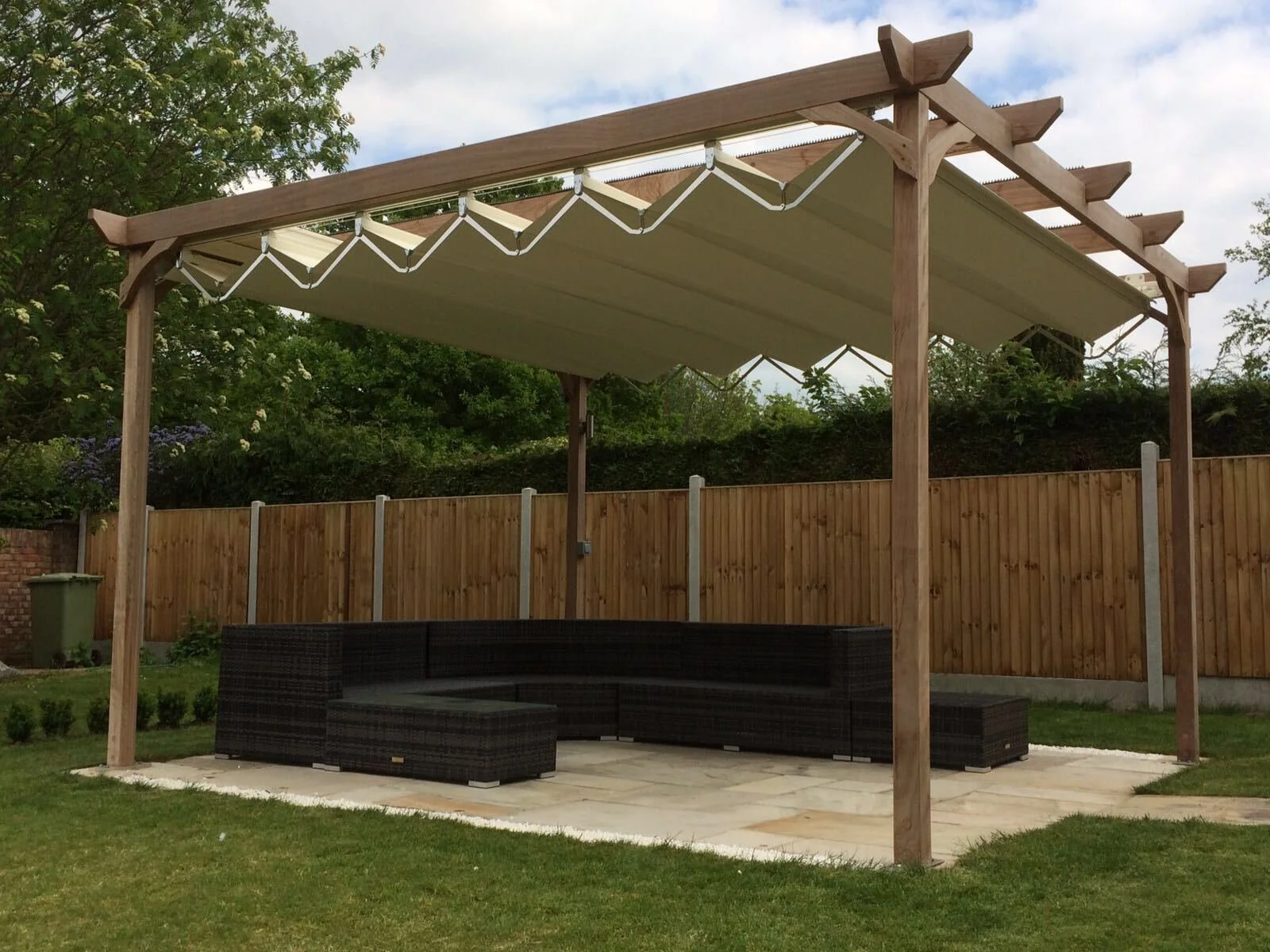 Isola-Fly-Pavilion-Essex-4.jpg