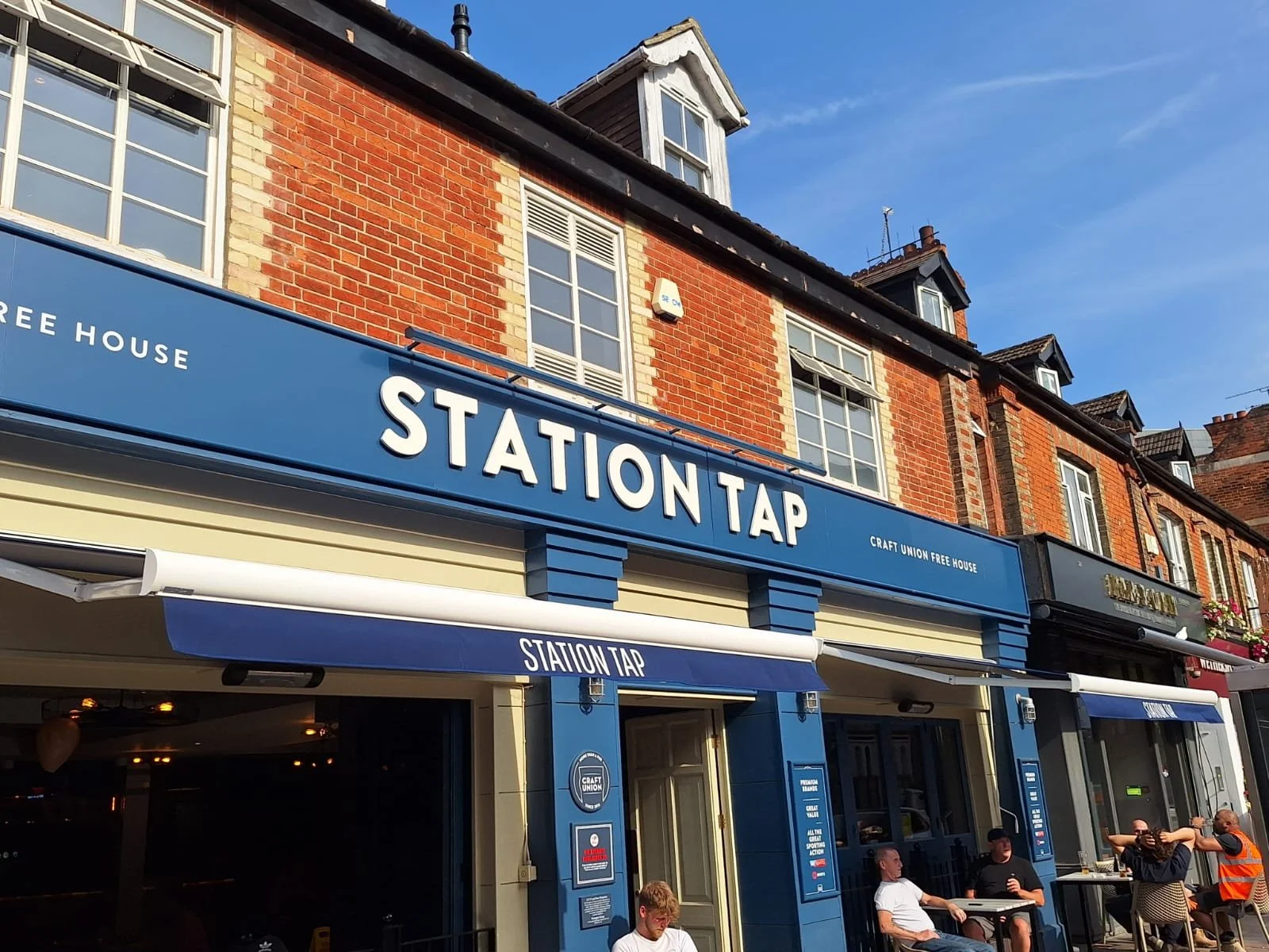 Awnings for pubs (2).jpg