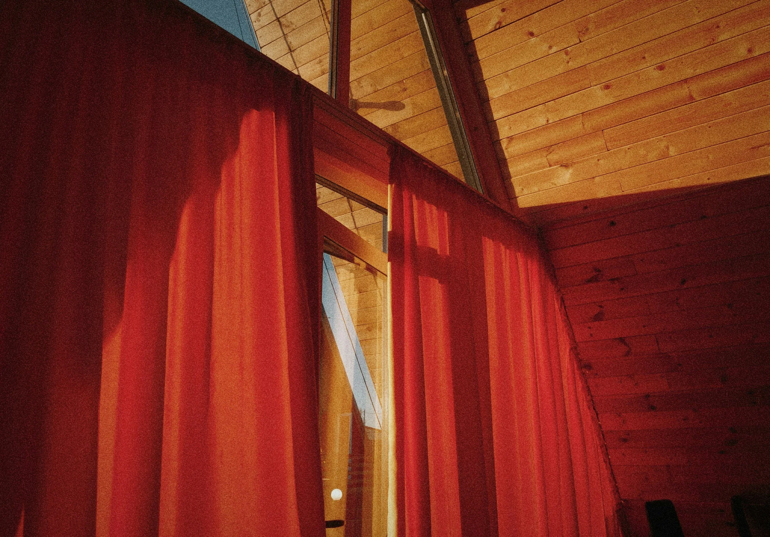 The Best Window Treatments for Fall and Winter Warmth