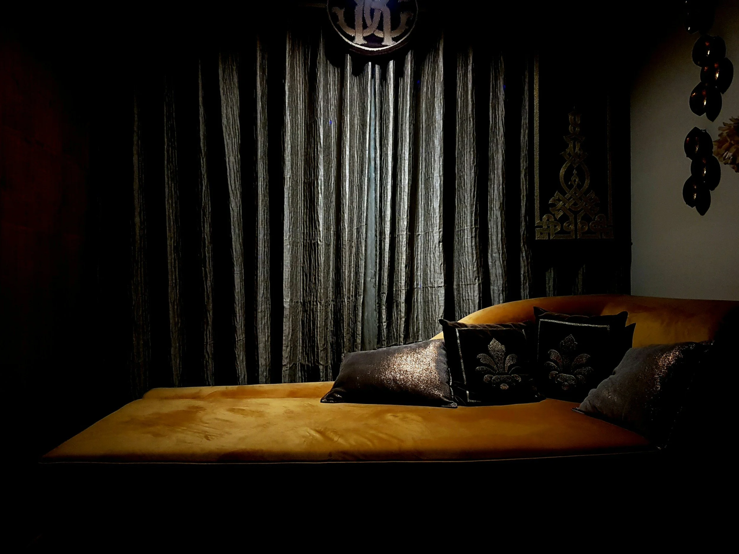 Better Summer Sleeping: The Benefits of Blackout Draperies