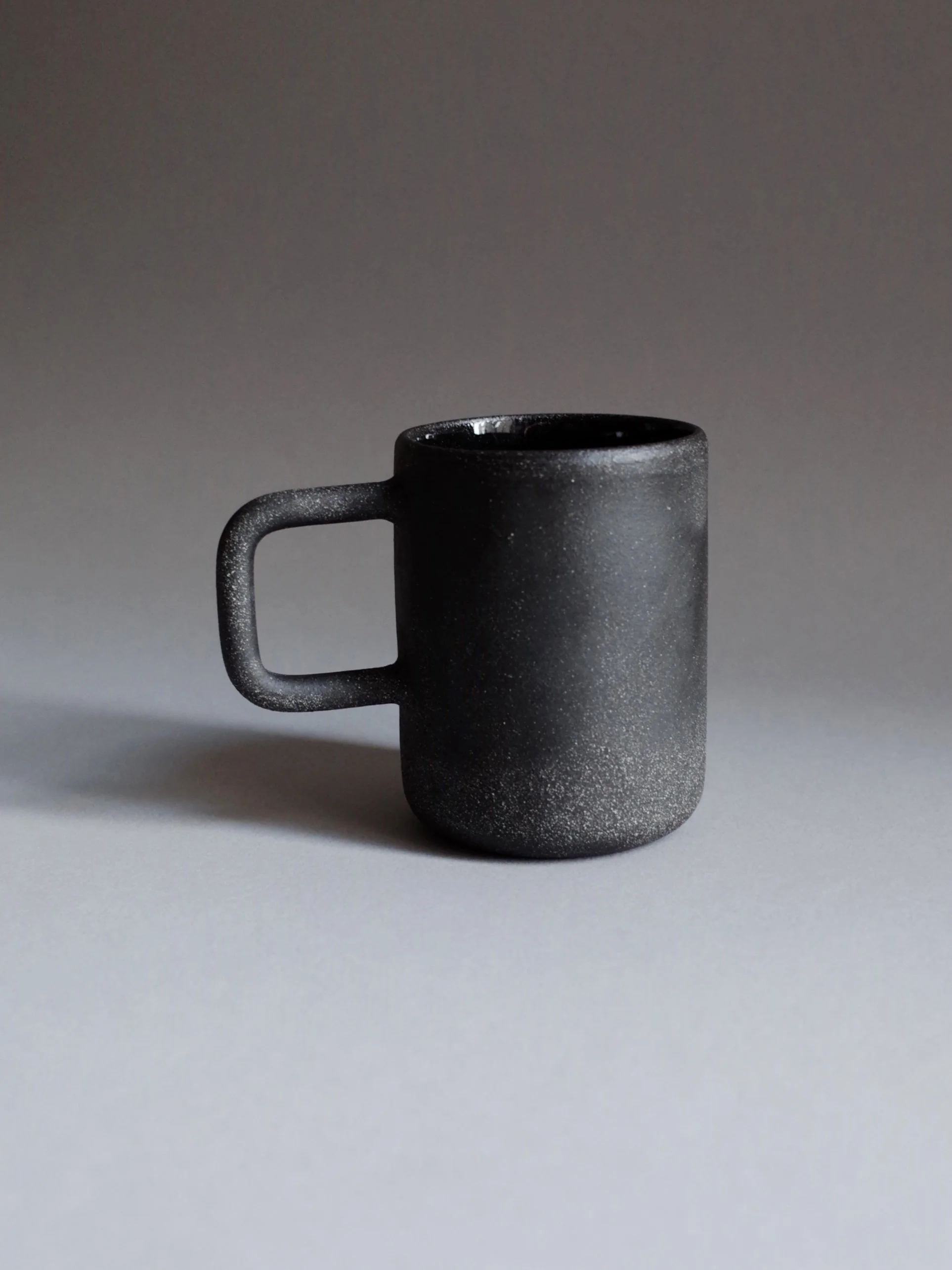 mug_s_black_01.jpg