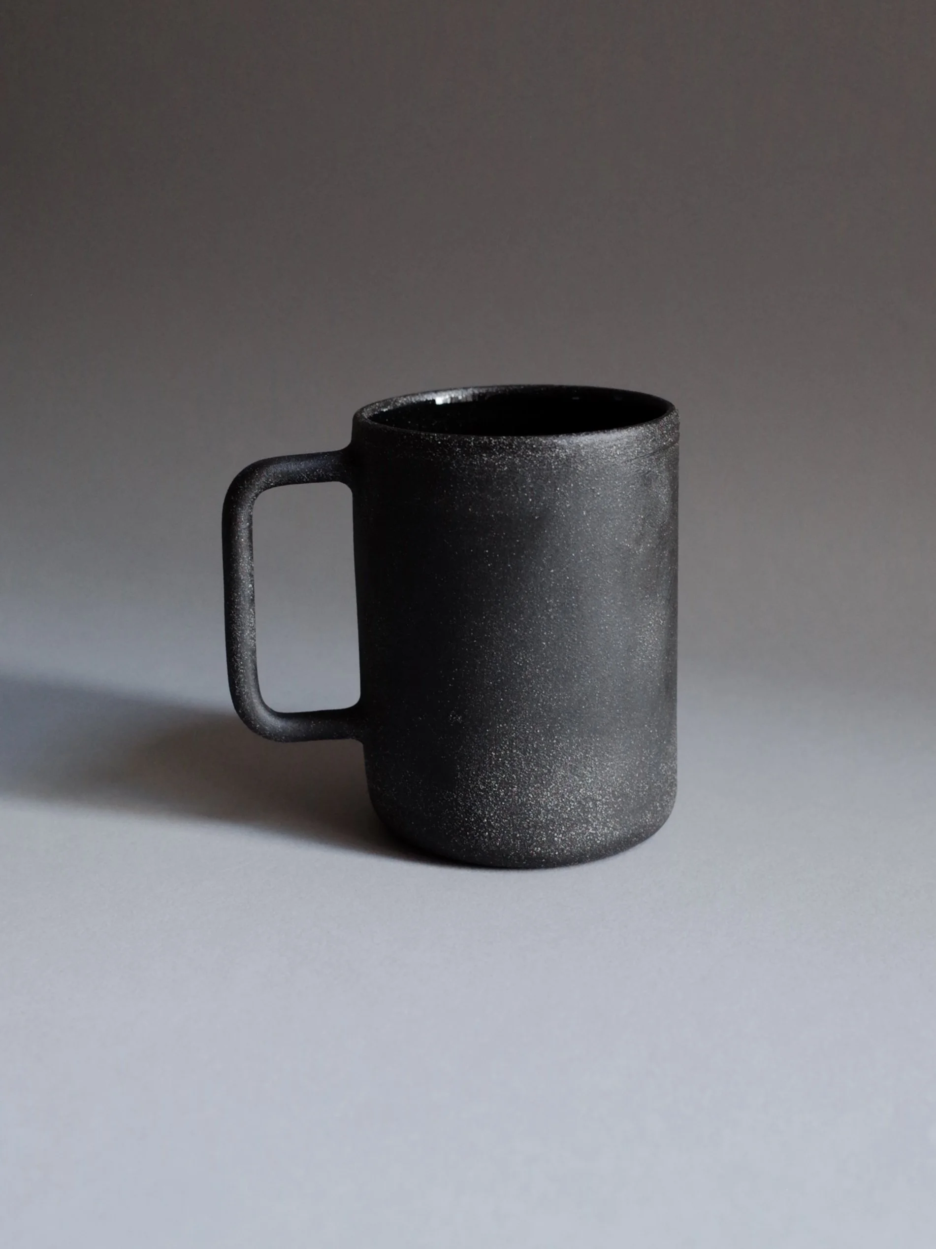 mug_l_black_01.jpg