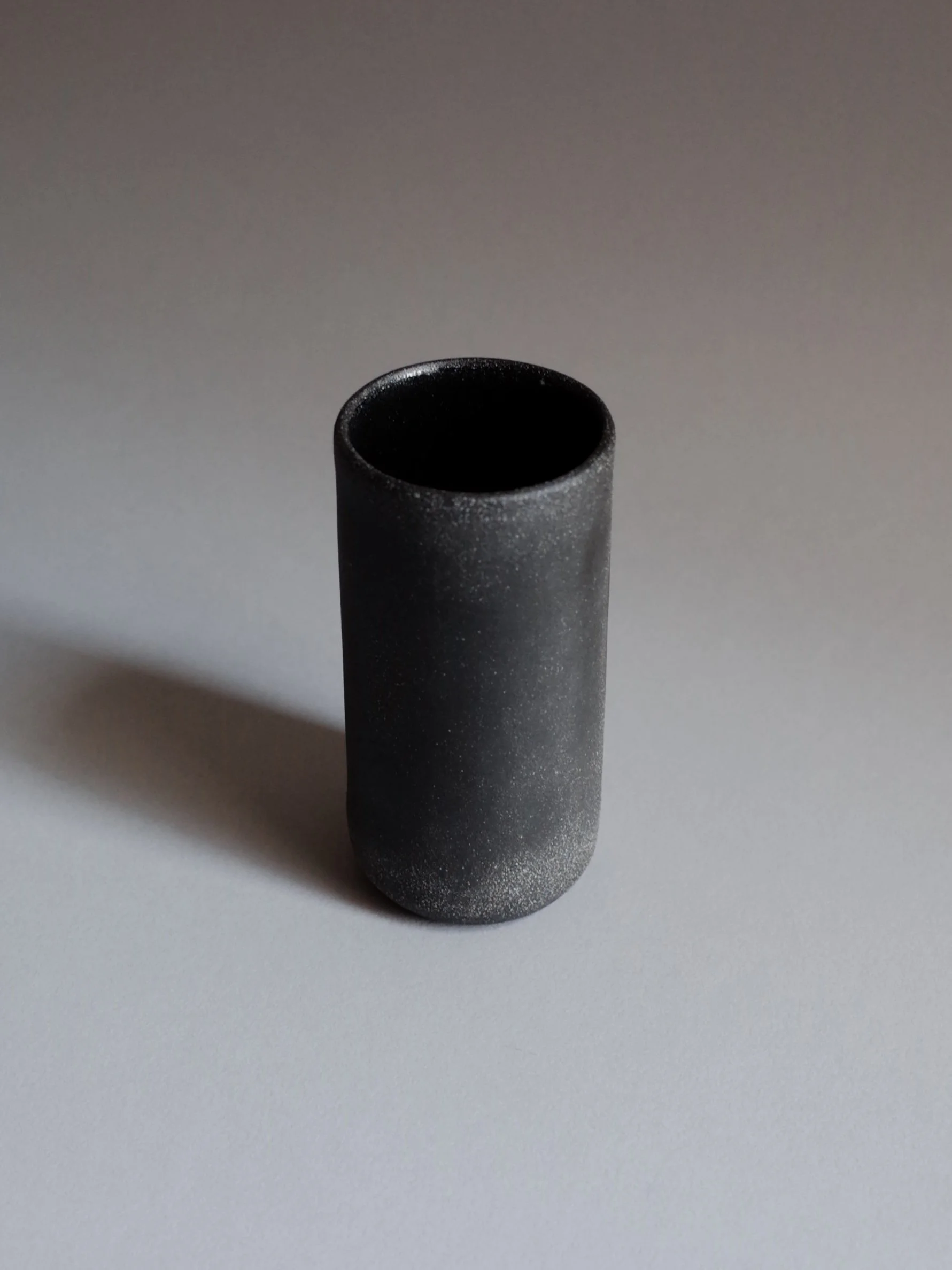 vase_black_02.jpg
