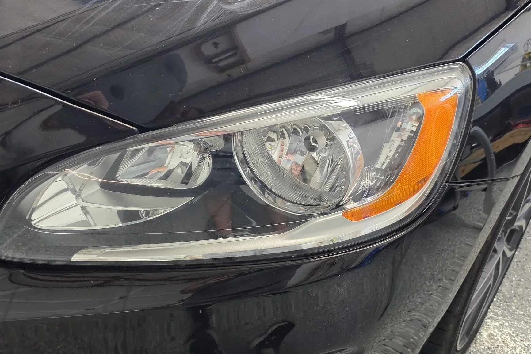Volvo S60 oxidized headlight after