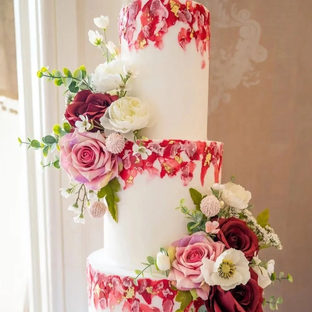 Wedding Cake Q&amp;A with Karen Wildman from Bella’s - Cost, Size and the Poisonous Flowers to Avoid!)