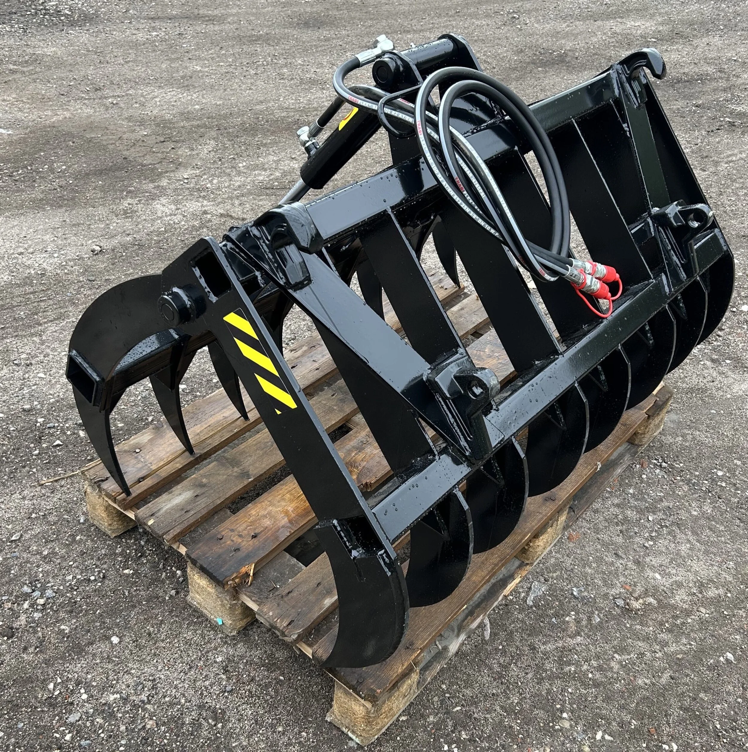 Kerge-juurimise-reha-haarats-KRH-1200Light-root-rake-grapple-KRH-1200Haravakoura-juurakon-poistoon-KRH-1200-1-scaled.jpeg
