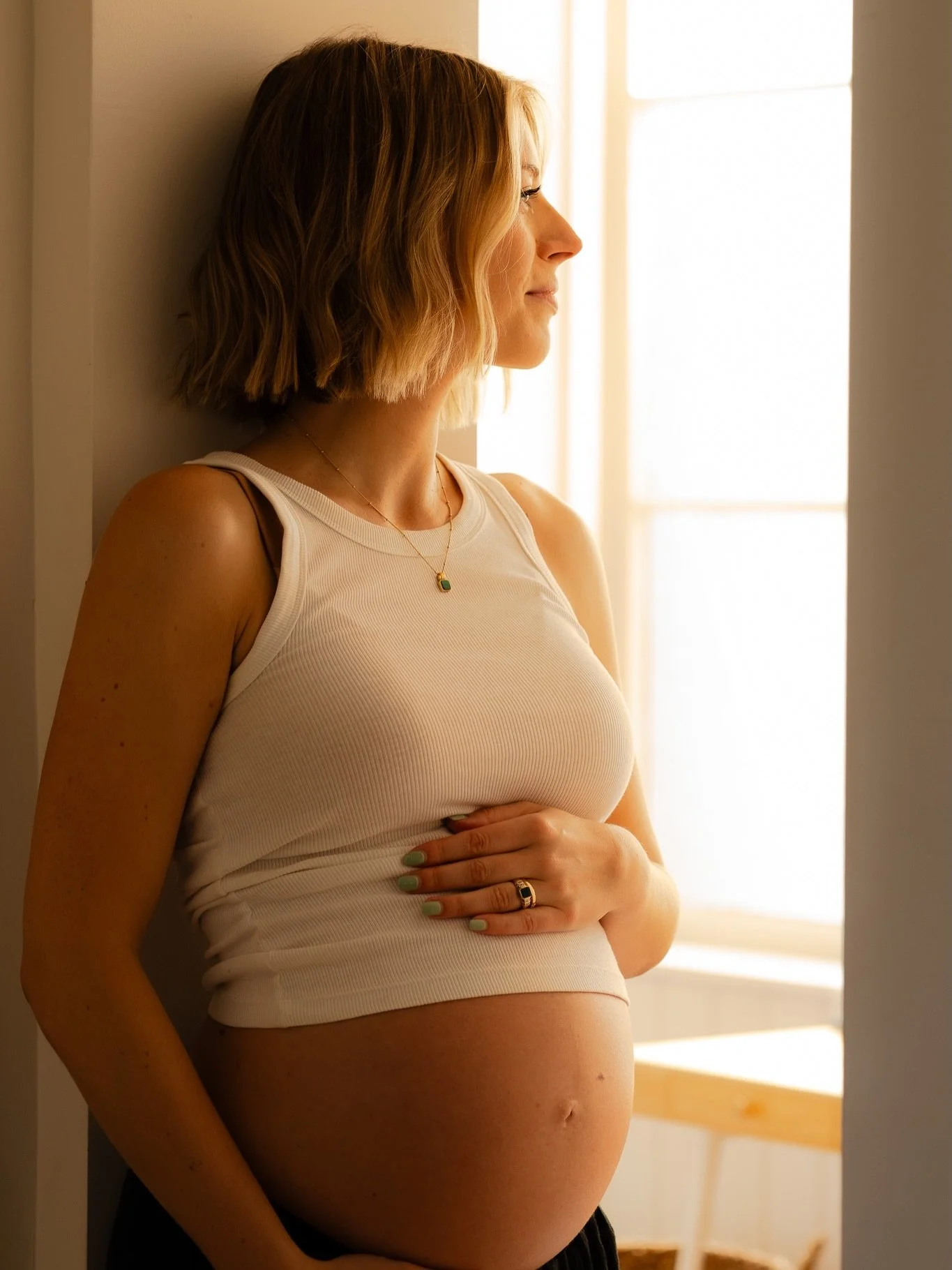 A moment for the beautiful @nicolefraser0 for inviting me into her home to capture these special moments as a first time mama to be