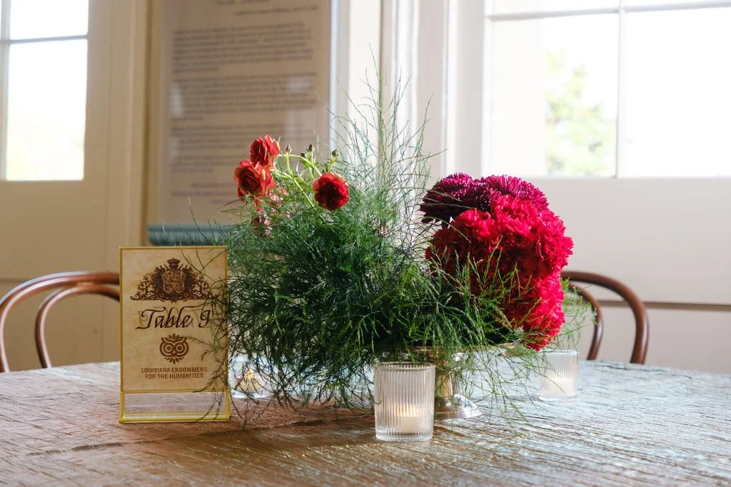 New Orleans floral decor and plant rentals for special events. Organic greenery-forward arrangements with fresh florals.