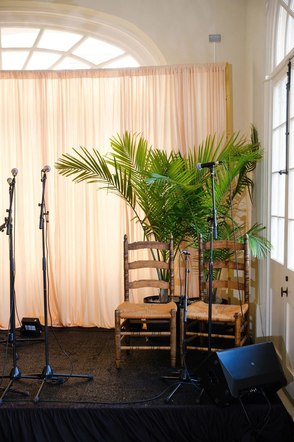 New Orleans plant rentals and wedding floral services. Verdant greenery arrangements with delicate seasonal accents.