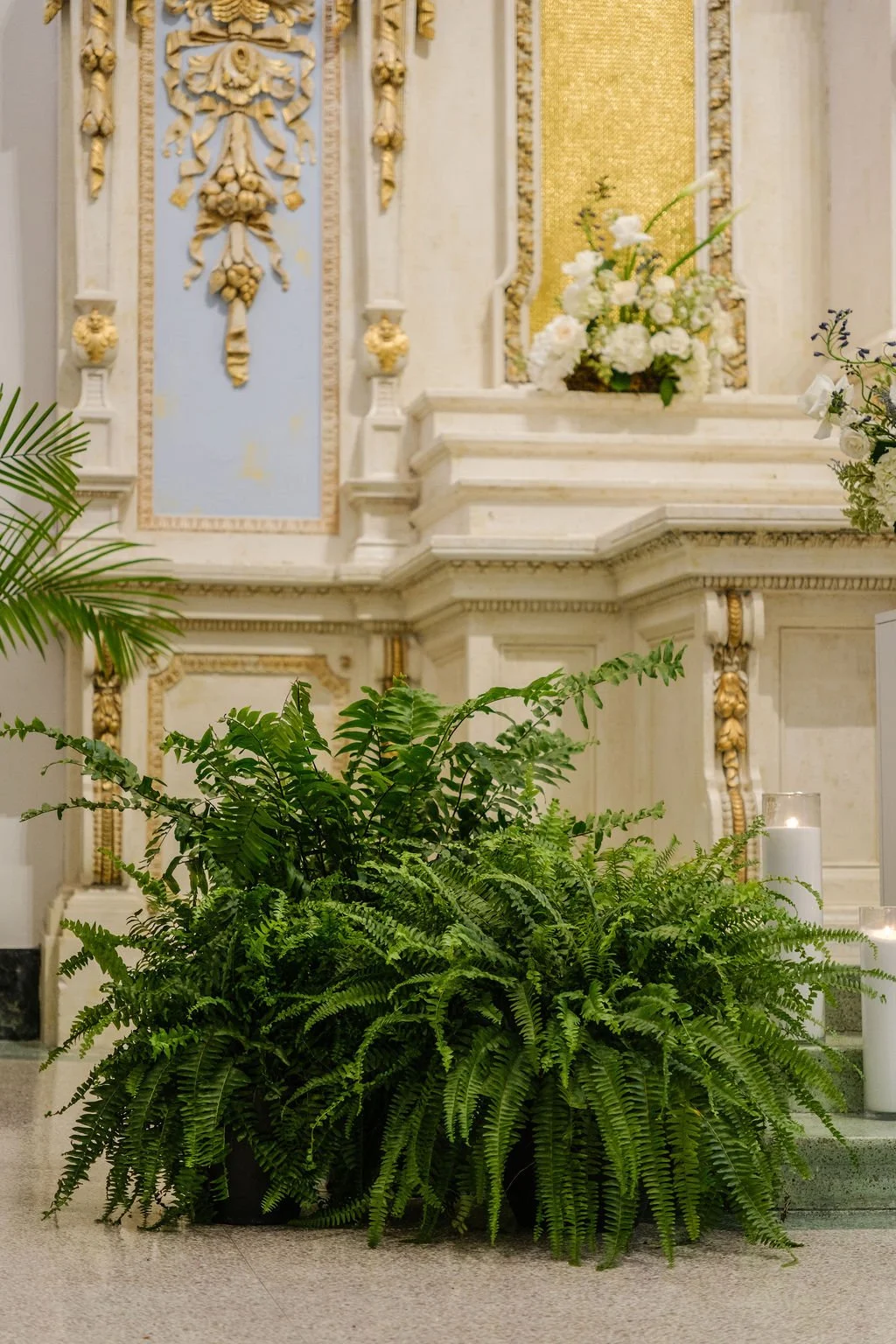 new-orleans-plant-rentals-wedding-ceremony-arch-minimal-greenery.jpg