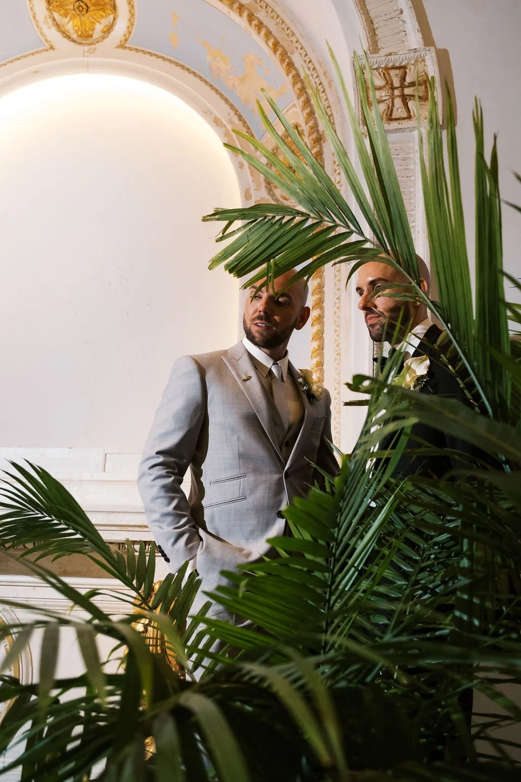 new-orleans-wedding-ceremony-backdrop-plant-rentals-lush-greenery.jpg