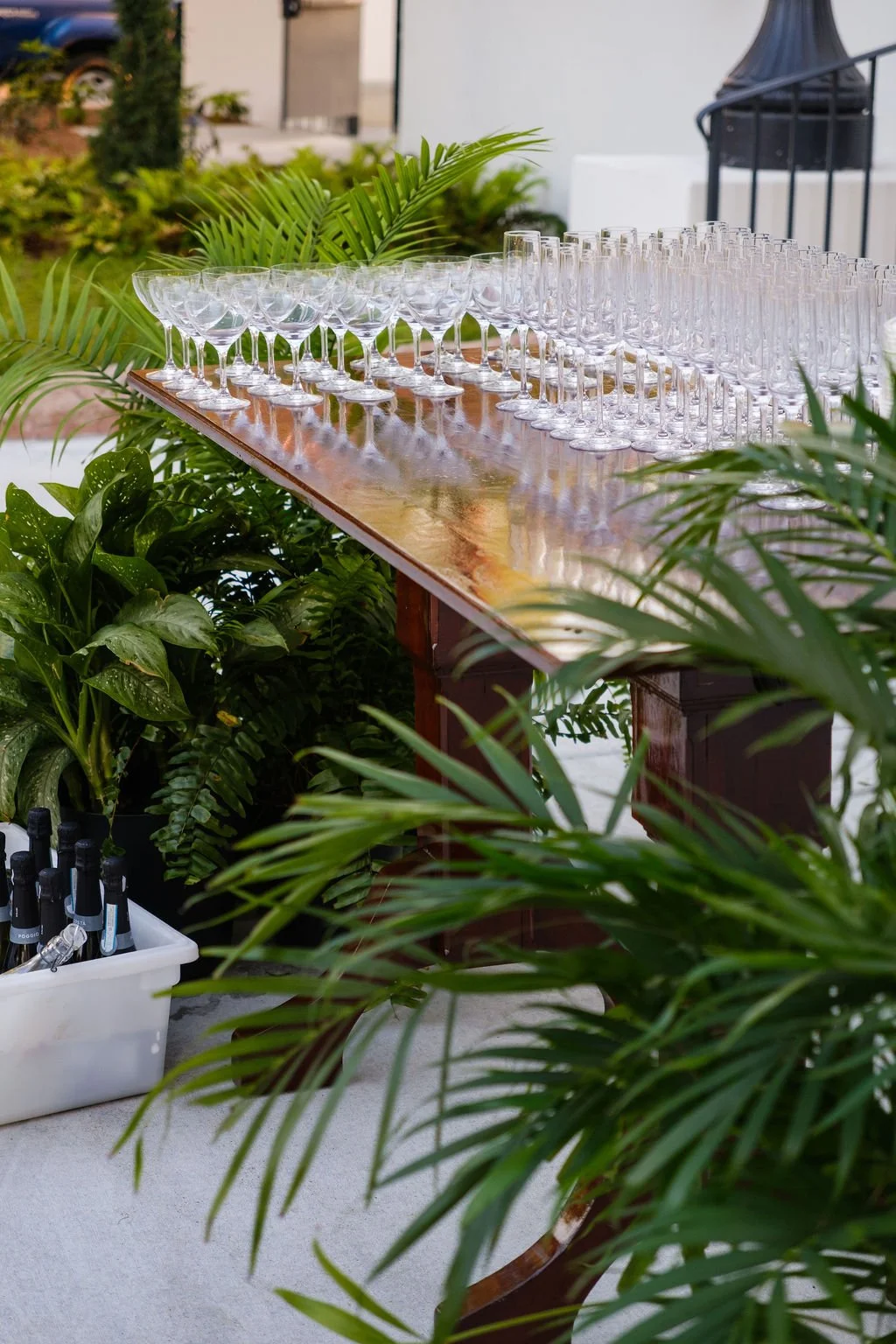 new-orleans-plant-rentals-wedding-welcome-drinks-plant-styling.jpg