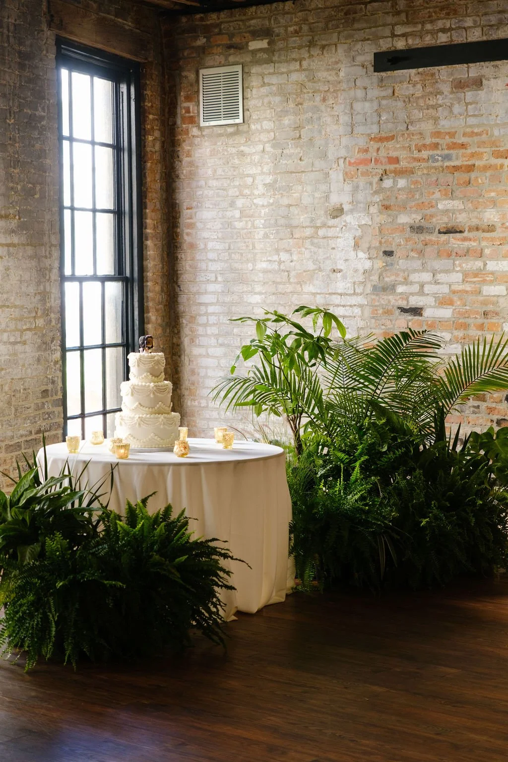 high-end-wedding-cake-with-greenery-jungle-truck.jpg