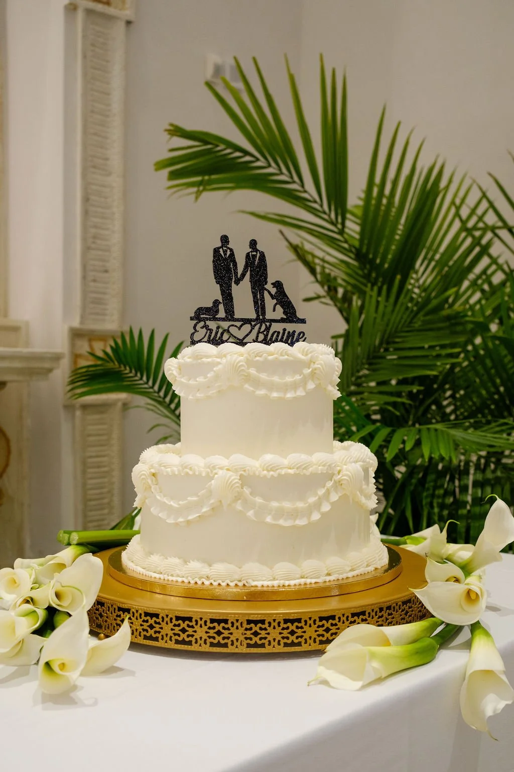 new-orleans-plant-rentals-wedding-cake-tropical-greenery.jpg