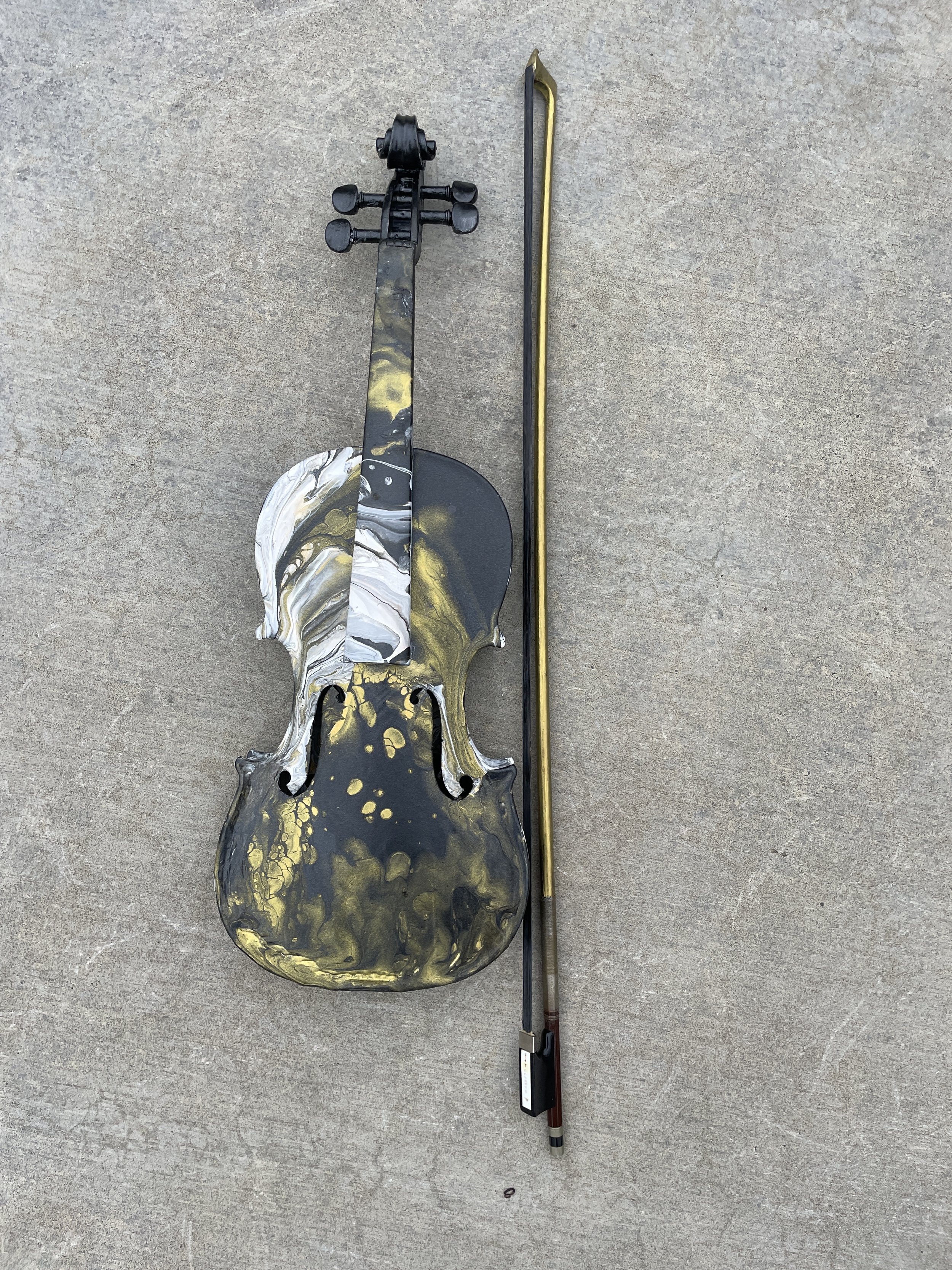 Black Tie 1/2 violin and Golden Bow