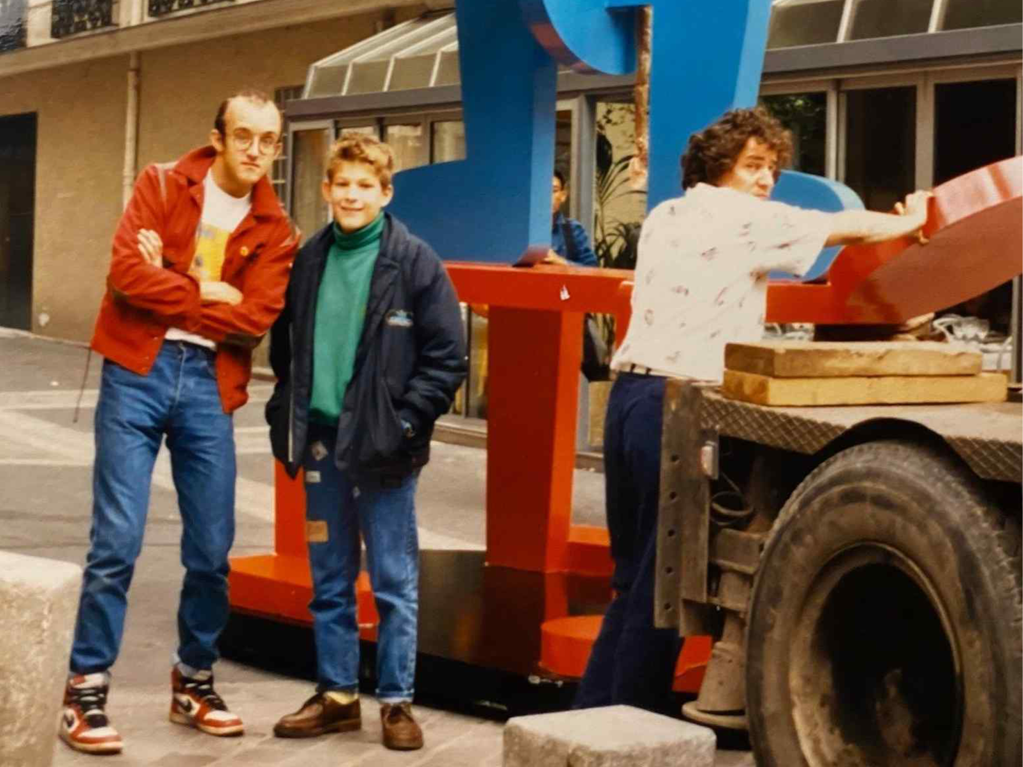  Keith Haring with David Neirings in New York. 