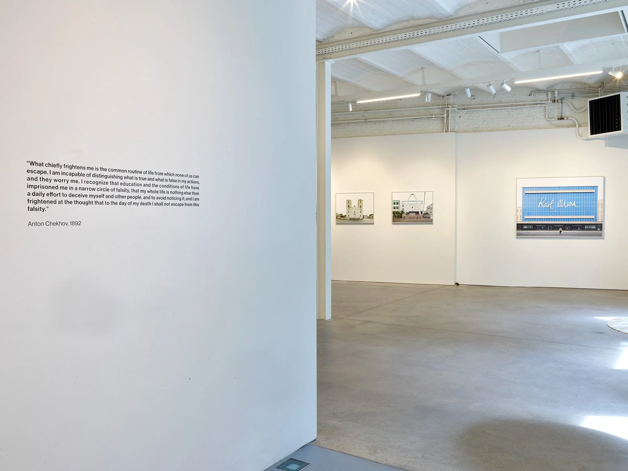 Bert Danckaert EL JARDIN DE LOS CEREZOS Cines Templos Aulas PLUS-ONE Projects Gallery space Antwerp solo exhibition views Artist pics WEB6.jpg