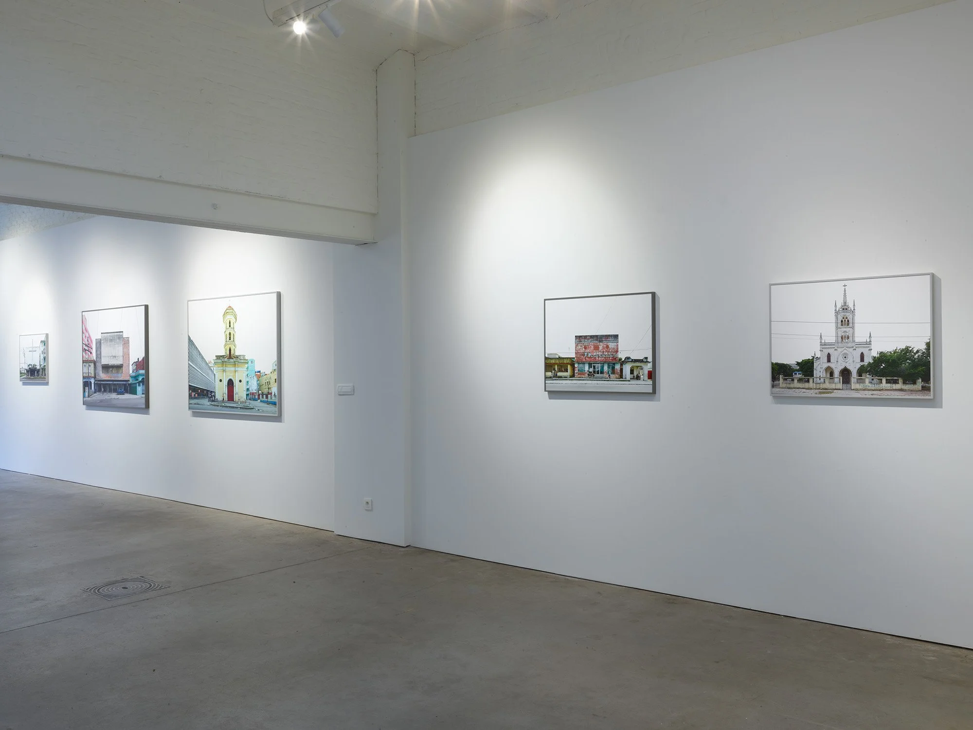Bert Danckaert EL JARDIN DE LOS CEREZOS Cines Templos Aulas PLUS-ONE Projects Gallery space Antwerp solo exhibition views Artist pics WEB28.jpg