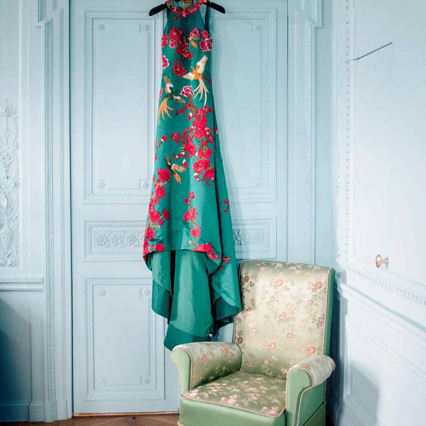 Details that (almost) steal the show: Luxury wedding goals 

In the Royal Suite, at Ch&acirc;teau de M&eacute;ridon

Photographer: @laurazormanphotography @springsummercollective 
Floral Design: @_cjoly 
Beautiful Couple: @queenachansh @toto_rld 

#C