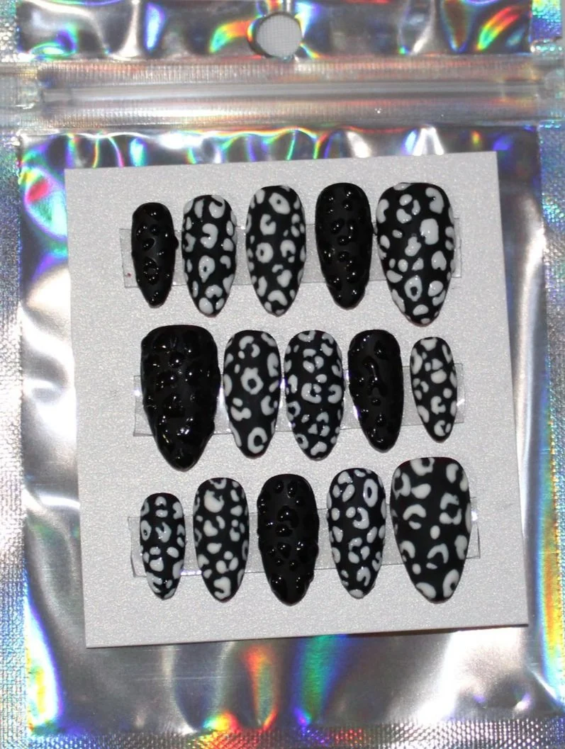    MonochromeLEOPARD   