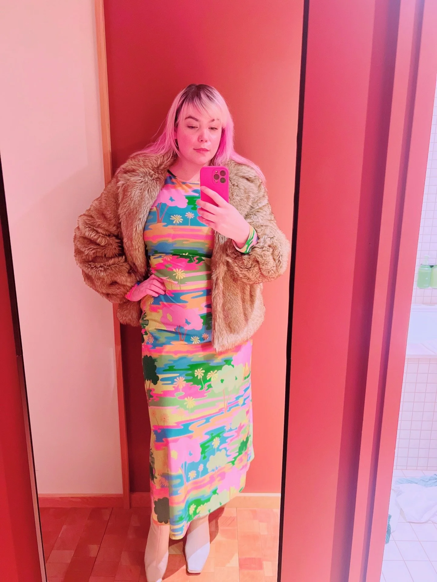 Stayed the night in Toronto for the @pen_canada awards (which were spectacular &mdash; really lovely evening.) There was a guitar in our hotel room. There was a bunny in my cappuccino