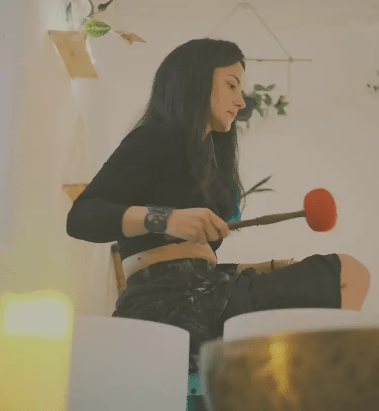 Lara Wehbe somatic therapy Glasgow giving a sound bath