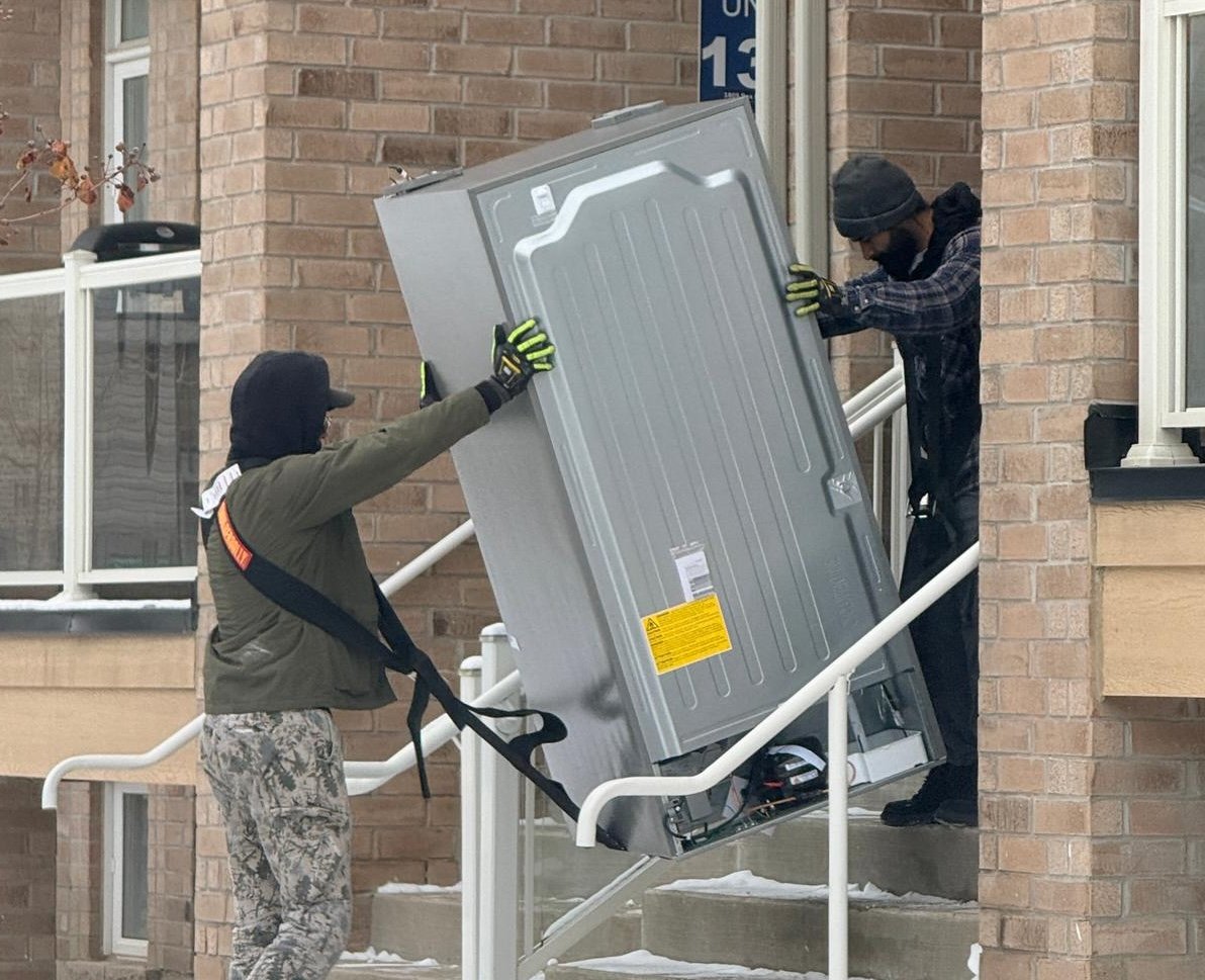 Two MyCourier Delivery Associates delivering a big and bulky item