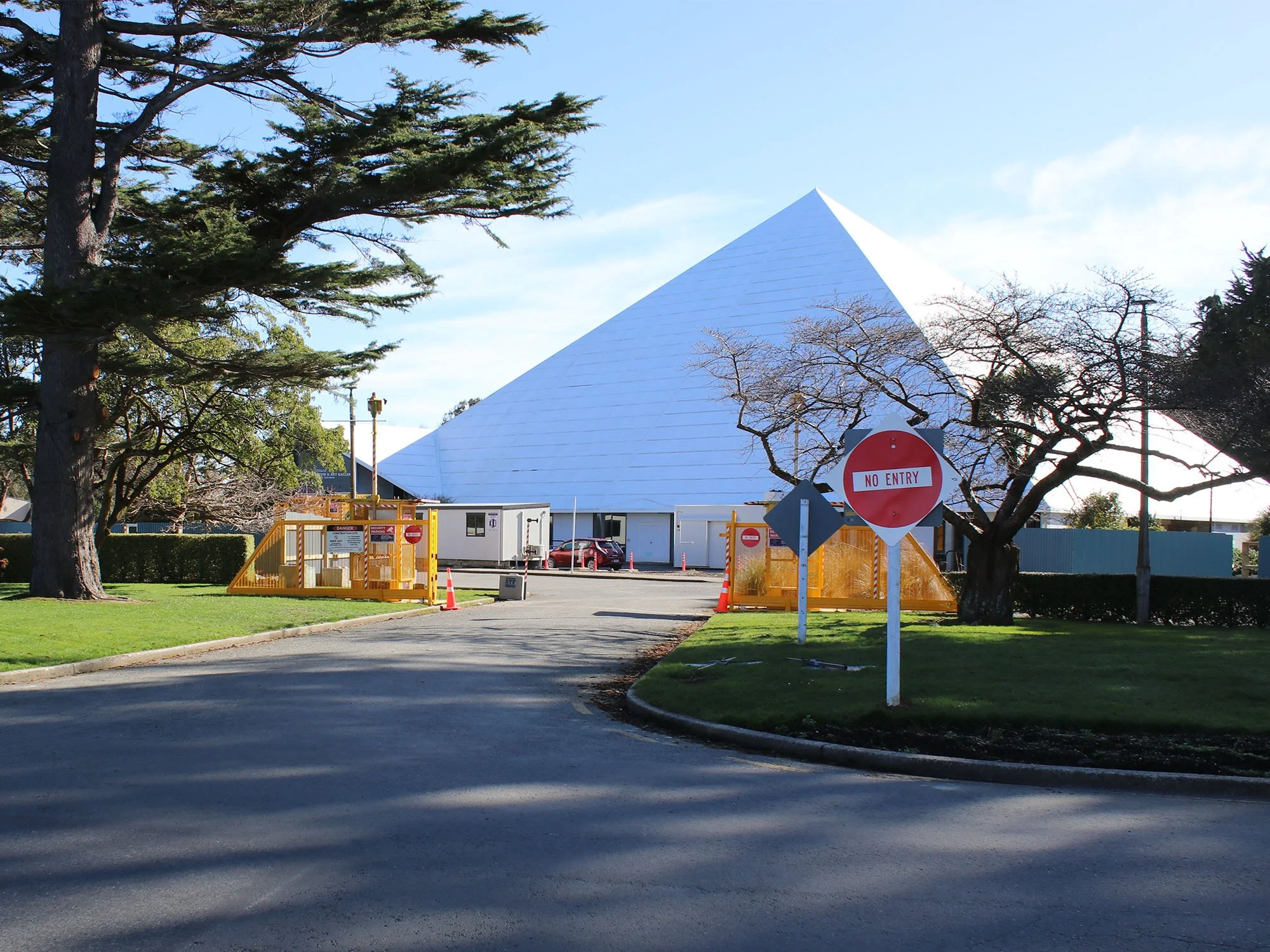 This week we had some gates installed at the vehicle entrance and exit of the construction site at Queens Park.