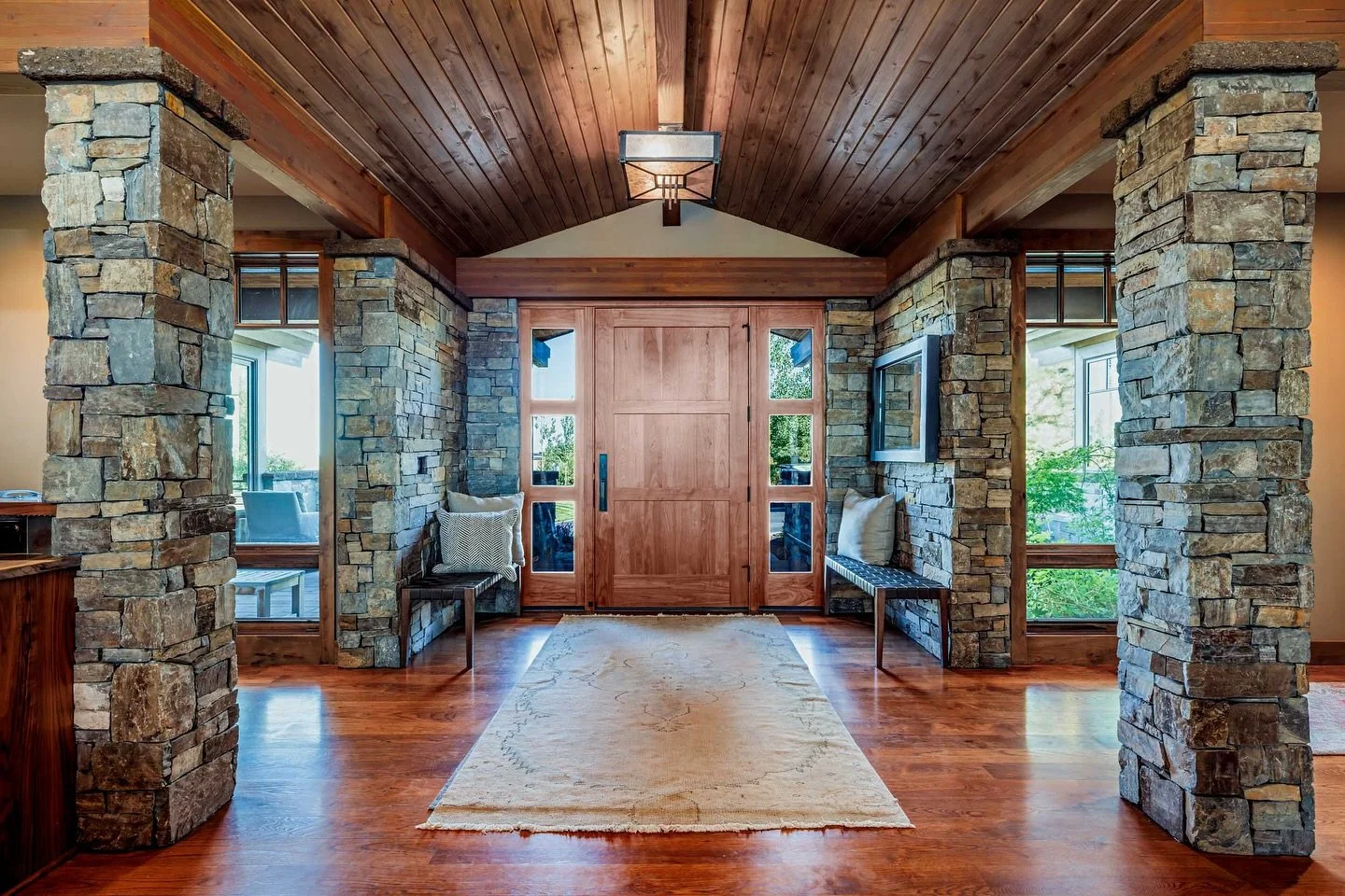If this is was entry way, who are you having over? 🤔  #losangelesrealestate #southbayrealtor #southbayrealestate #realestatephotography