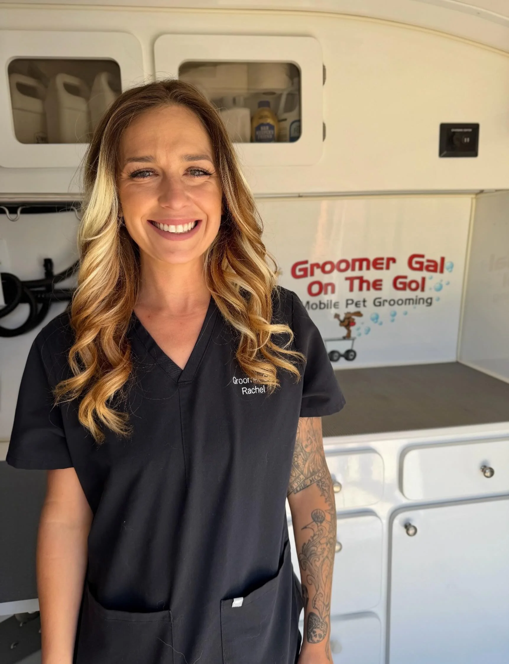 🐾 Meet Rachel, Owner &amp; Operator of Groomer Gal On The Go! 🐾

Rachel is the heart behind Groomer Gal On The Go, overseeing daily operations, managing our amazing team, and making sure every client and pet receives the highest level of care from 