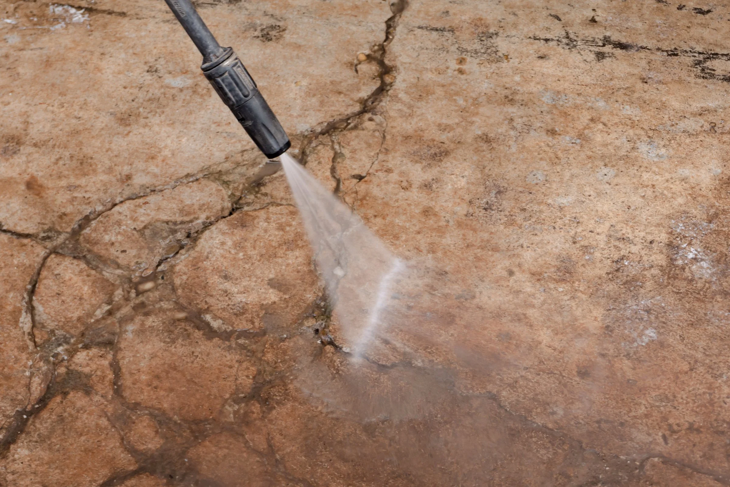 2400-worker-cleaning-dirty-floor-with-high-pressure-washer.jpg