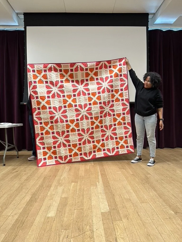  Vickeidy Winter Blossom quilt, pattern is available  here  [see back below]. 