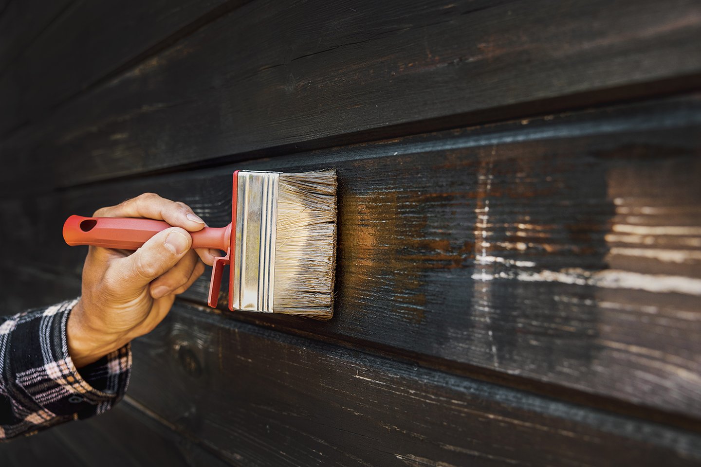 Step-by-Step Guide: When and How to Paint or Stain Your House