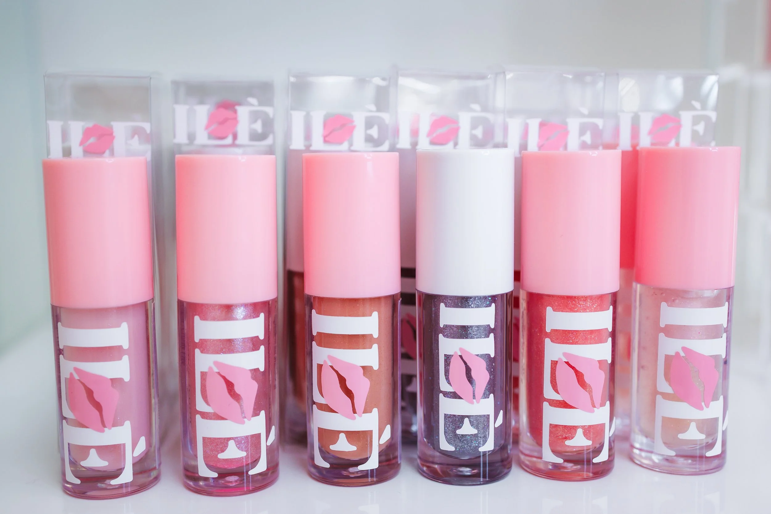 ILÉ Cosmetics - Poutii Gloss - Lightweight Gloss with Nourishing Hydration
