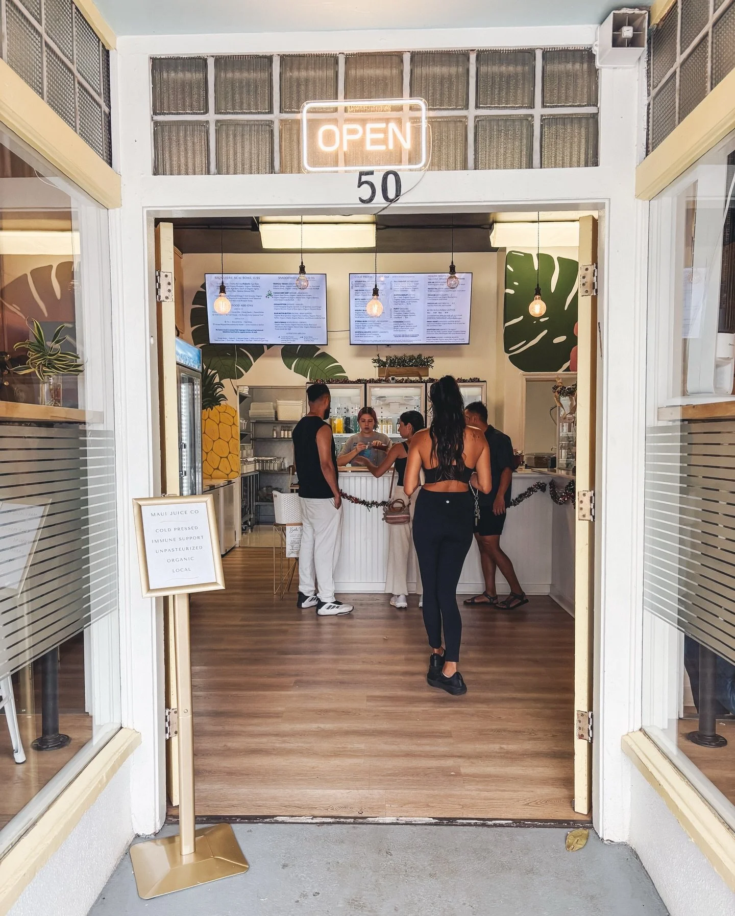 🎄🥭 Holiday Hours! We&rsquo;re closing early Christmas Eve at 2pm and will be closed Christmas Day. Reopening back to normal hours 12/26 ✨

Come see us today for your fav cold press juice and last min thoughtful gifting bundles and gift cards 🎁

Ou