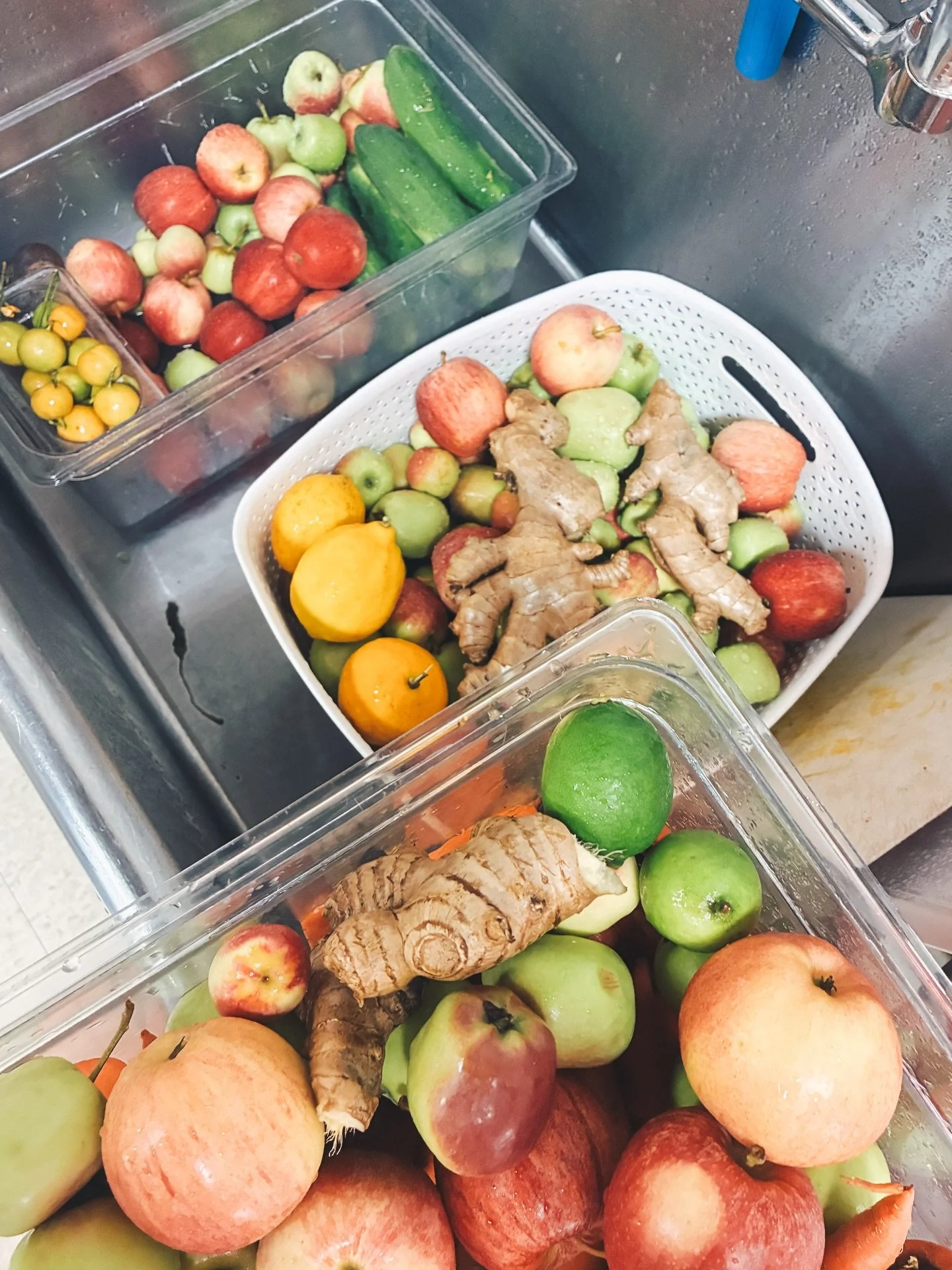 We love getting to sprinkle in local Kula apples and pears in the menu lineup! It makes our batches a little bit brighter and crisper.

Your juicer gals have been up early making the magic happen on the machine. Come swoop up any variety 6 pack of ju