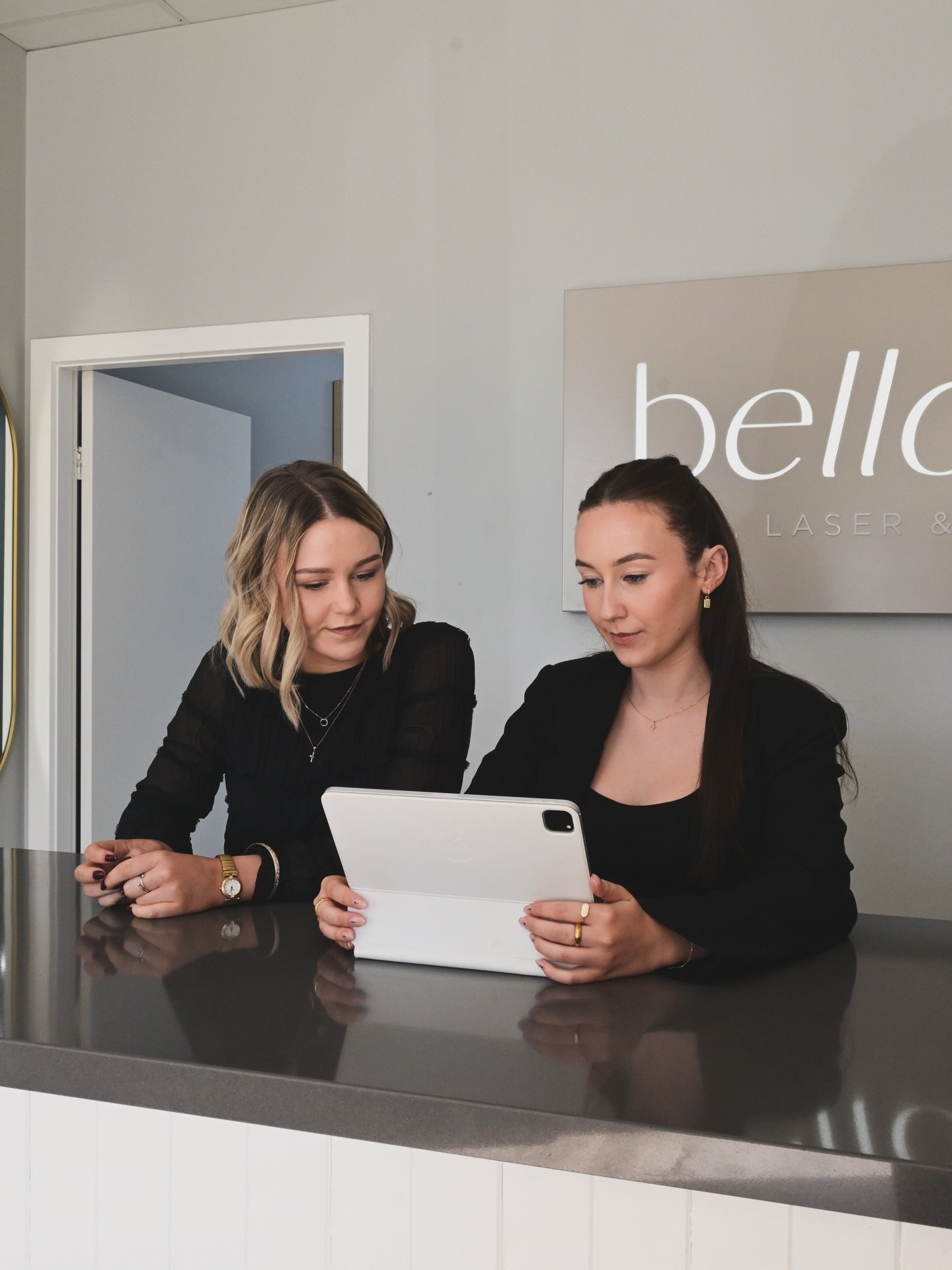 Not sure about you? But where the hell did the week go l?! 
😳🤷🏻&zwj;♀️😂

We&rsquo;ve got spots free today &amp; a couple left Saturday. Come treat yourself xx

www.bellamedi.com.au