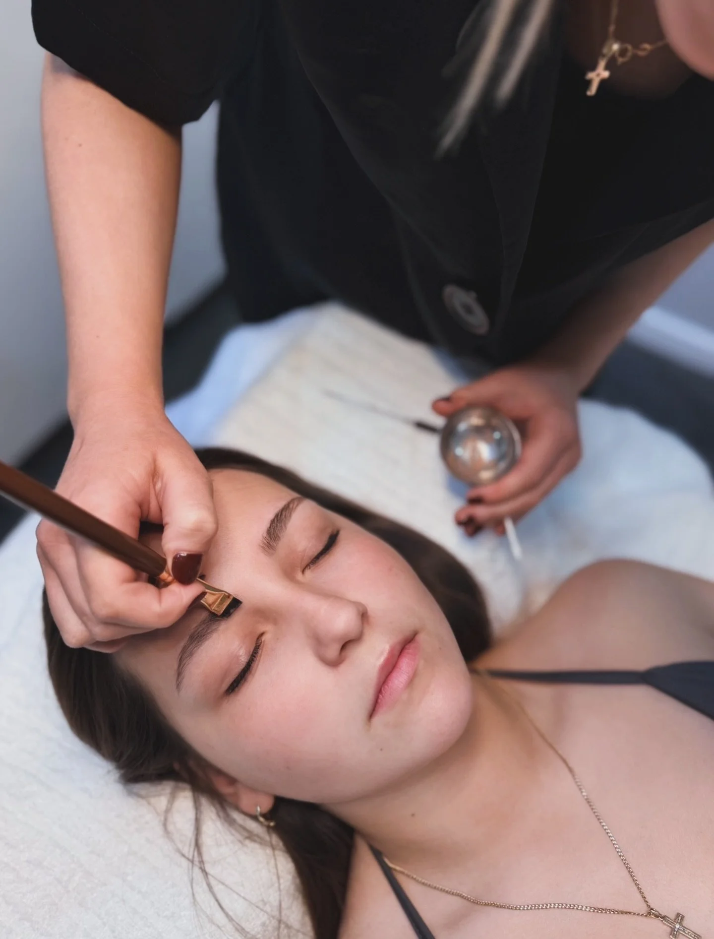 Brows that actually look like YOU wanted them.

Not too dark. Not too thin. Not &ldquo;I told her three times and she still didn&rsquo;t listen.&rdquo;

At Bella we take our time. We ask the right questions. And we don&rsquo;t pick up a wax or colour