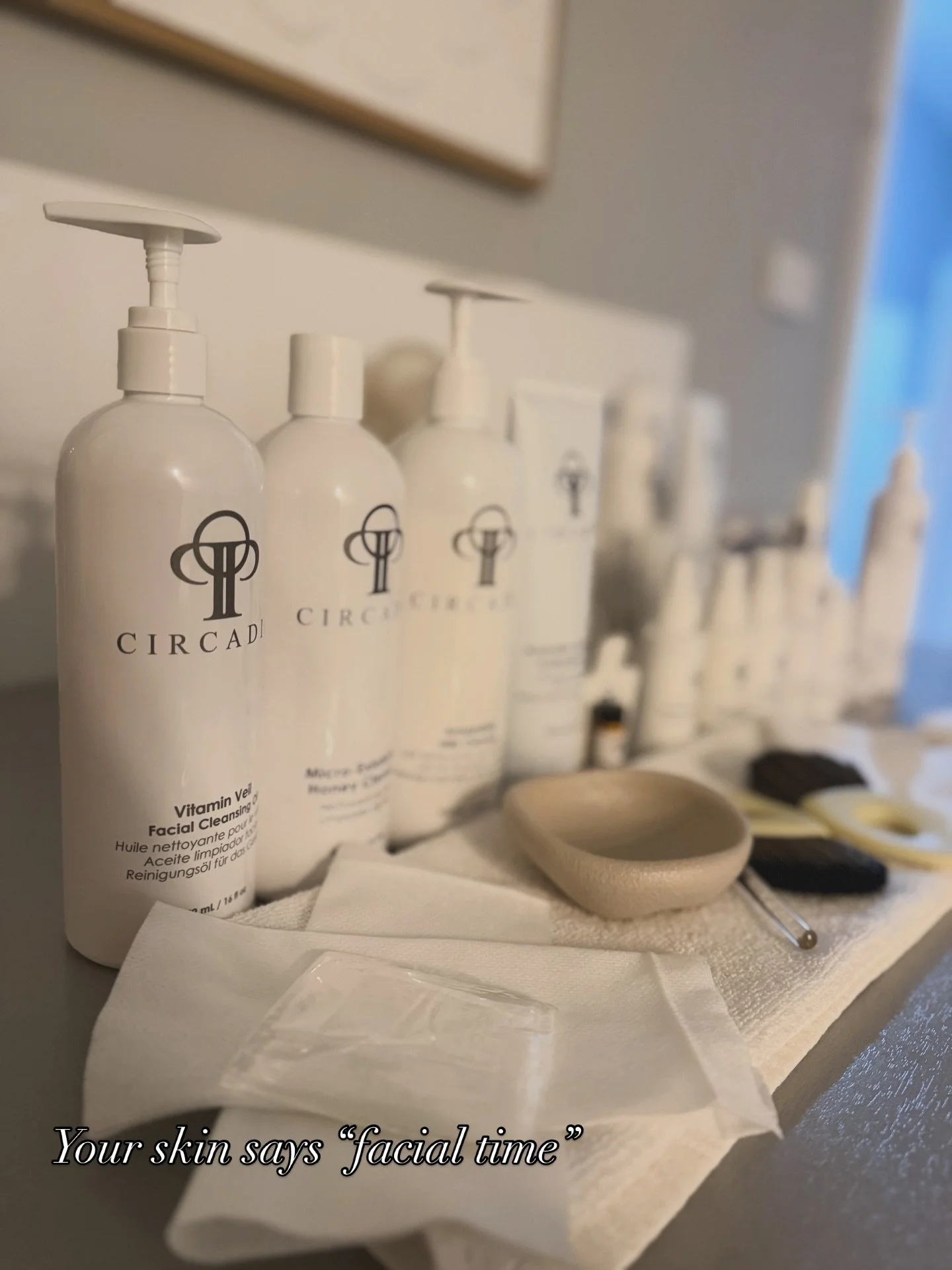 The calm before the glow 🌿

We set this up before every Circadia facial and honestly, we love it just as much as our clients do. The results are speaking for themselves.

Ready to see what the hype is about? Book in at the link. 🤍🏽

#bellamedi #ci