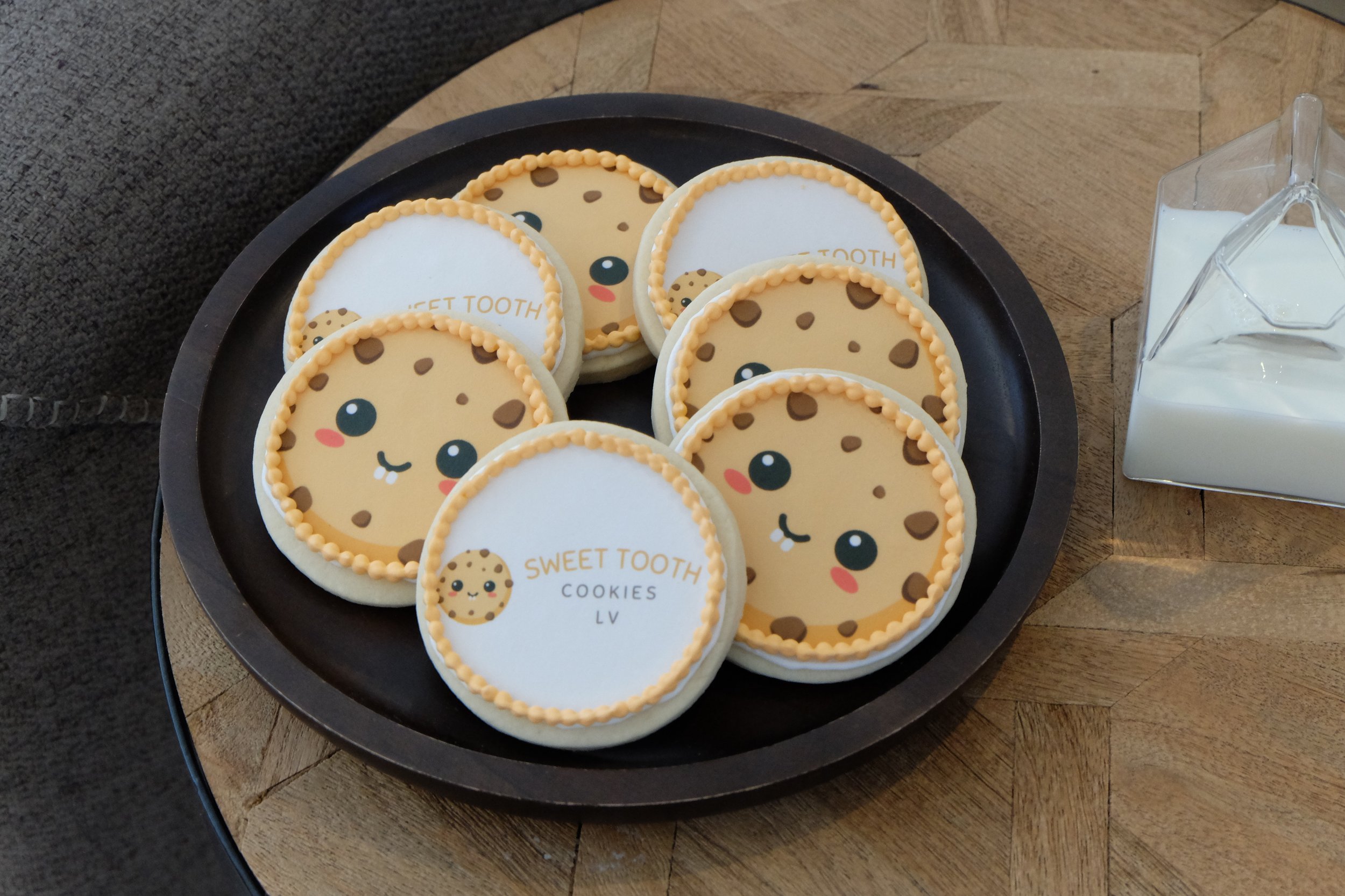 Custom sugar cookie with an edible printed photo. Place your logo on a cookie!