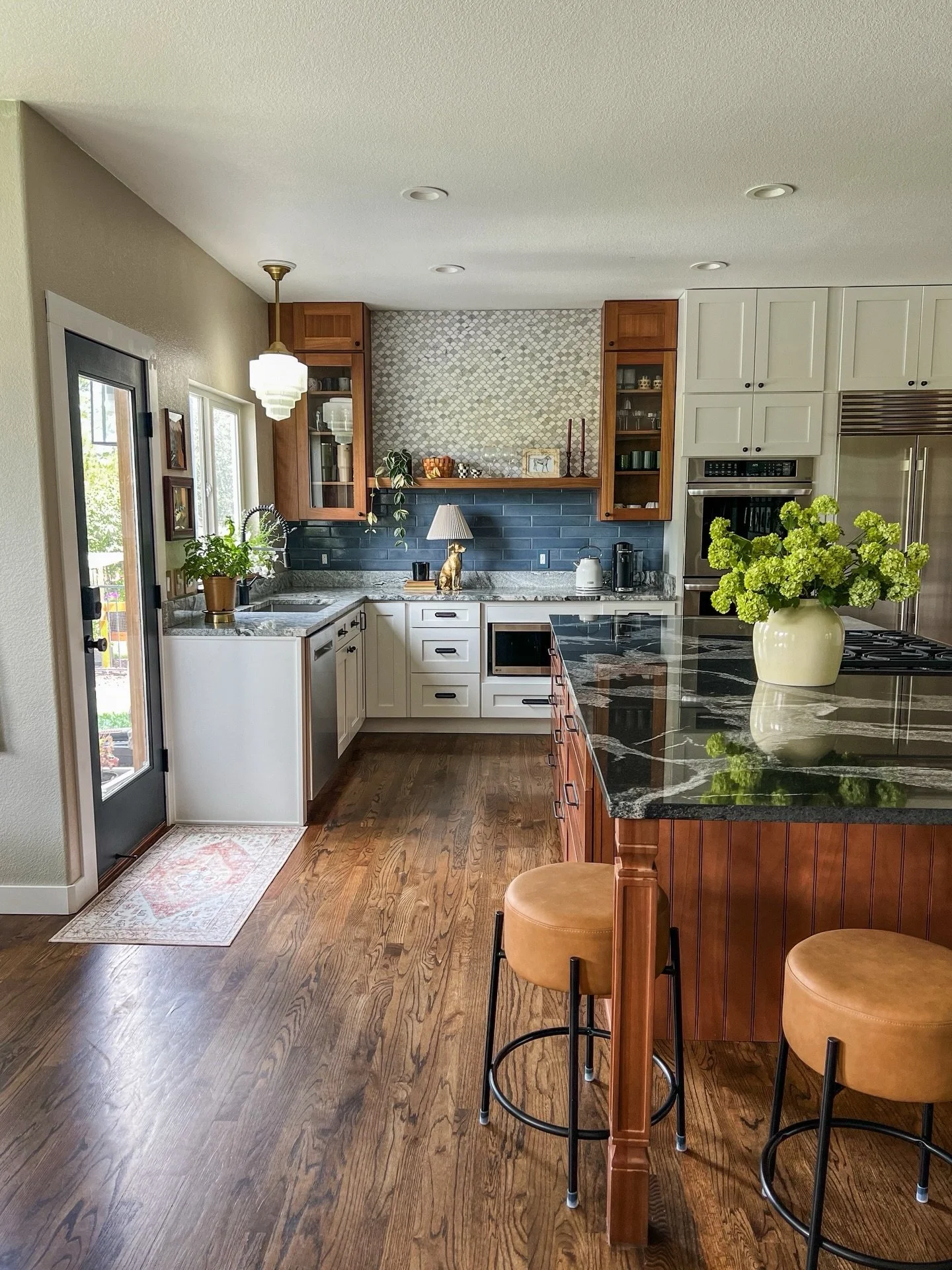 Swipe to see the BEFORE &mdash;&mdash;> the kitchen when we bought our Colorado home versus the kitchen when we sell our Colorado home. I am going to miss this kitchen but ready to create a new one! 

#beforeandafter #dreamkitchen #kitcheninspo #k