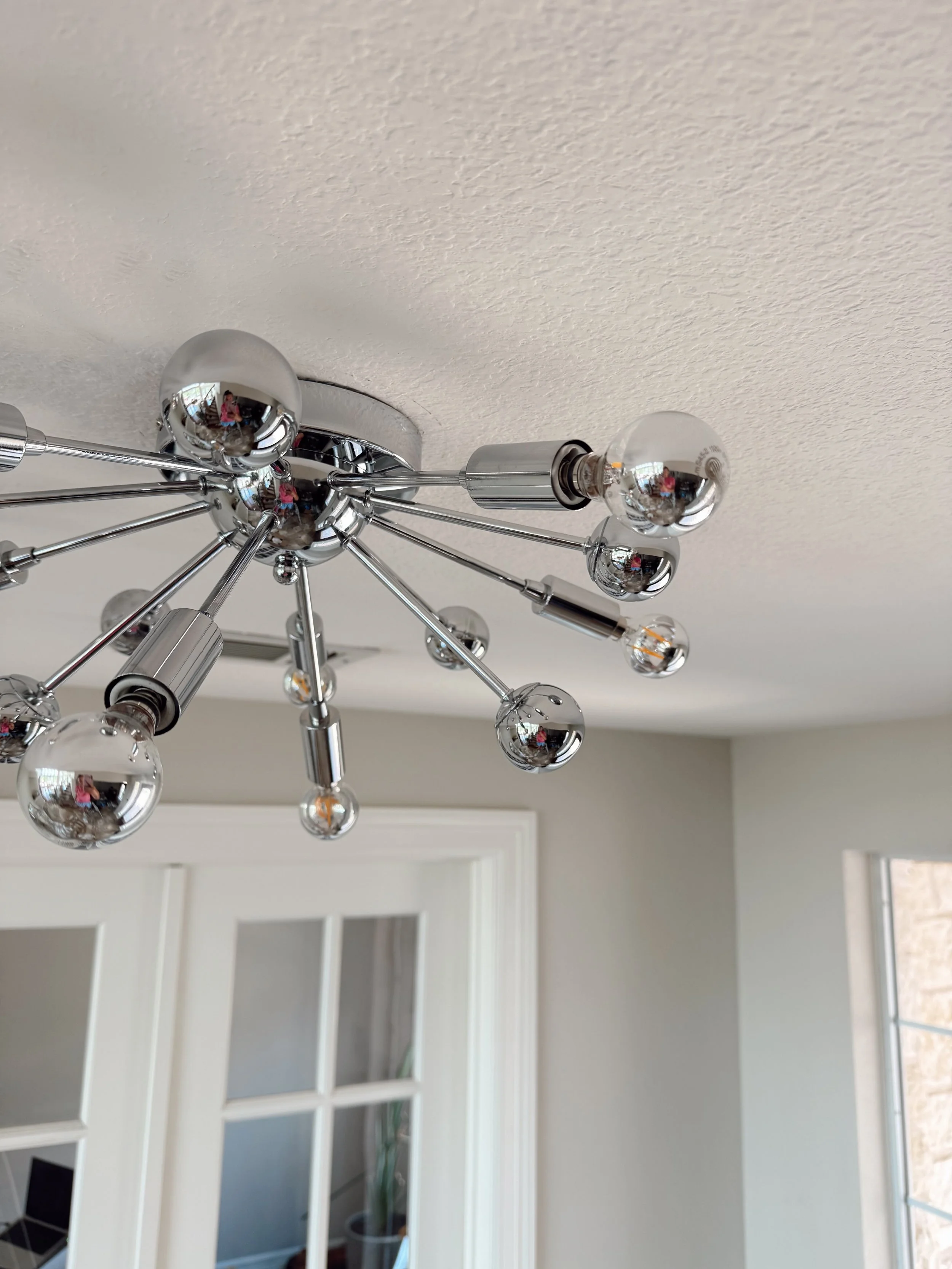 This ugly entryway light has been bugging me and I knew I wanted a fun, chic, and chrome light for this space! It is under $100 and has the coolest light bulbs 💡 I have everything linked 🤍 Just leave a comment!

#easyhomeprojects #newhomevibes #aus
